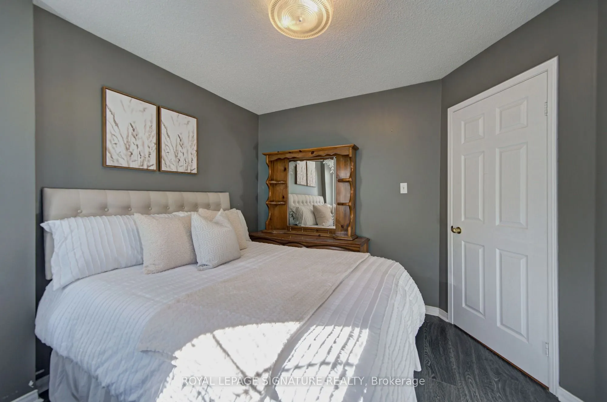 1180 Oriole Crescent