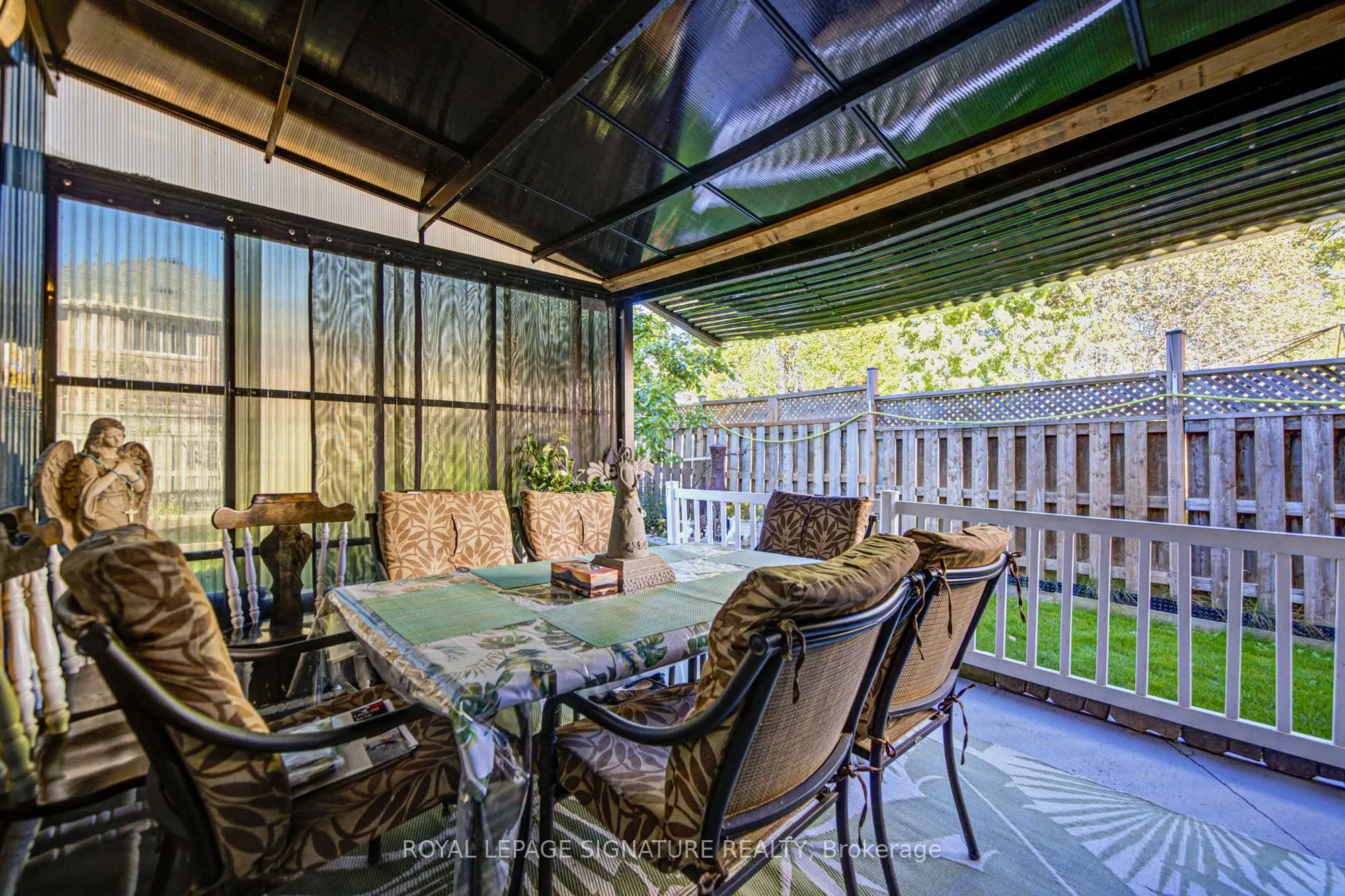 1180 Oriole Crescent