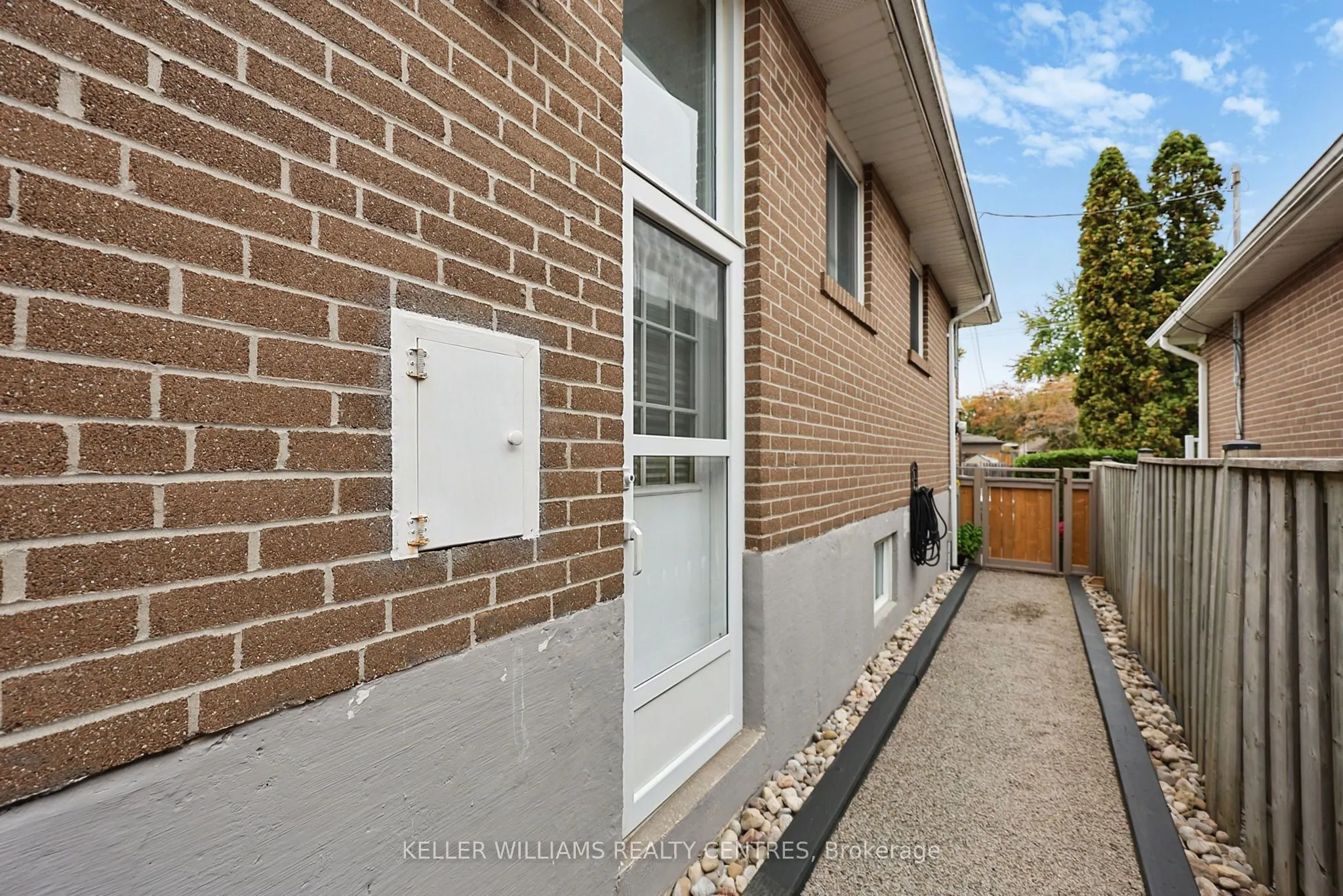 141 Lundys Lane
