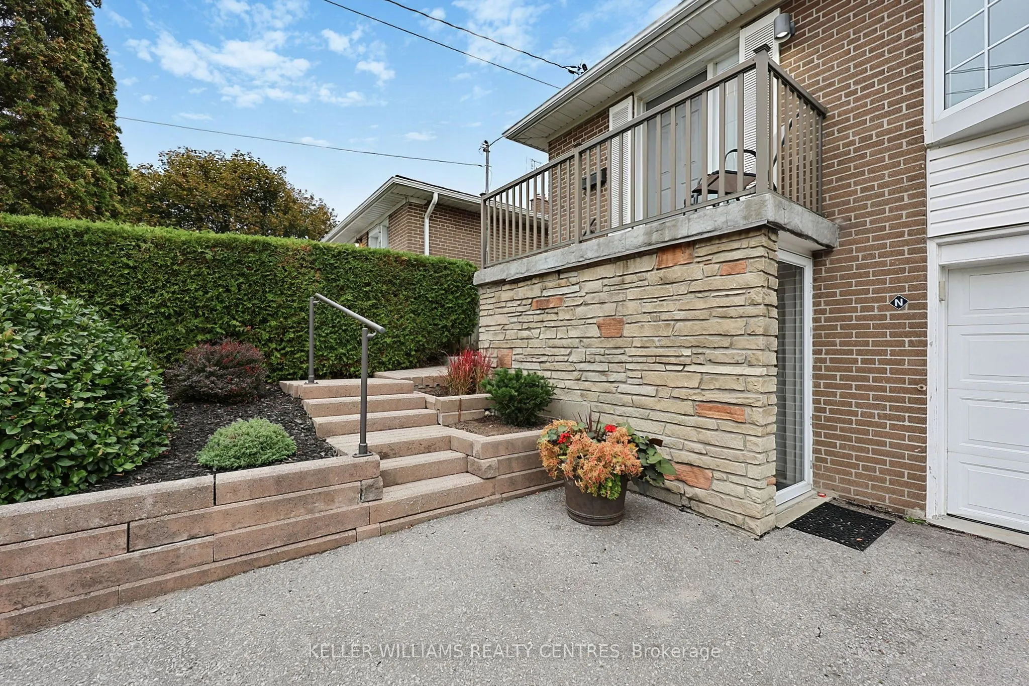 141 Lundys Lane