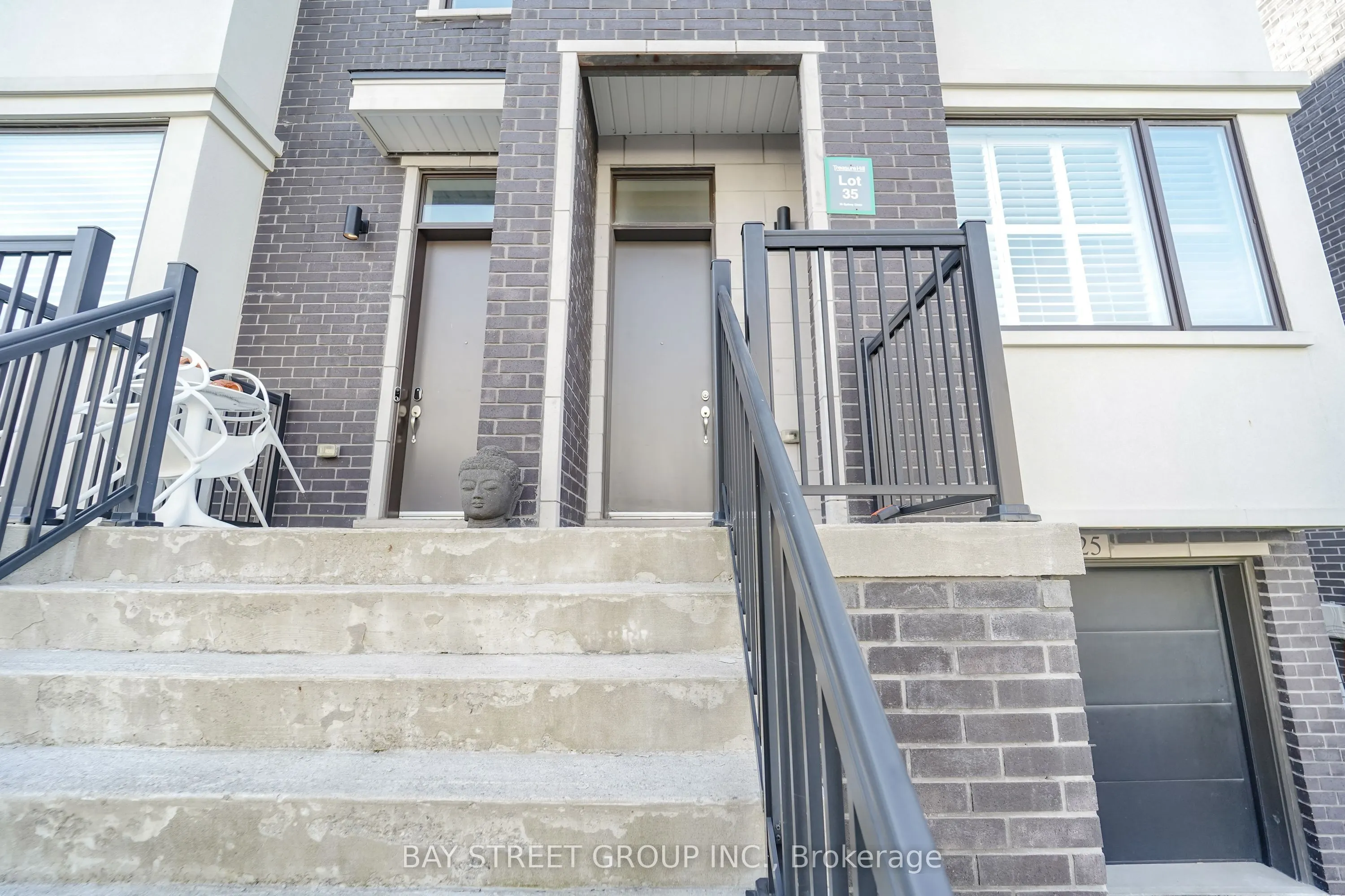25 Sydney Circle