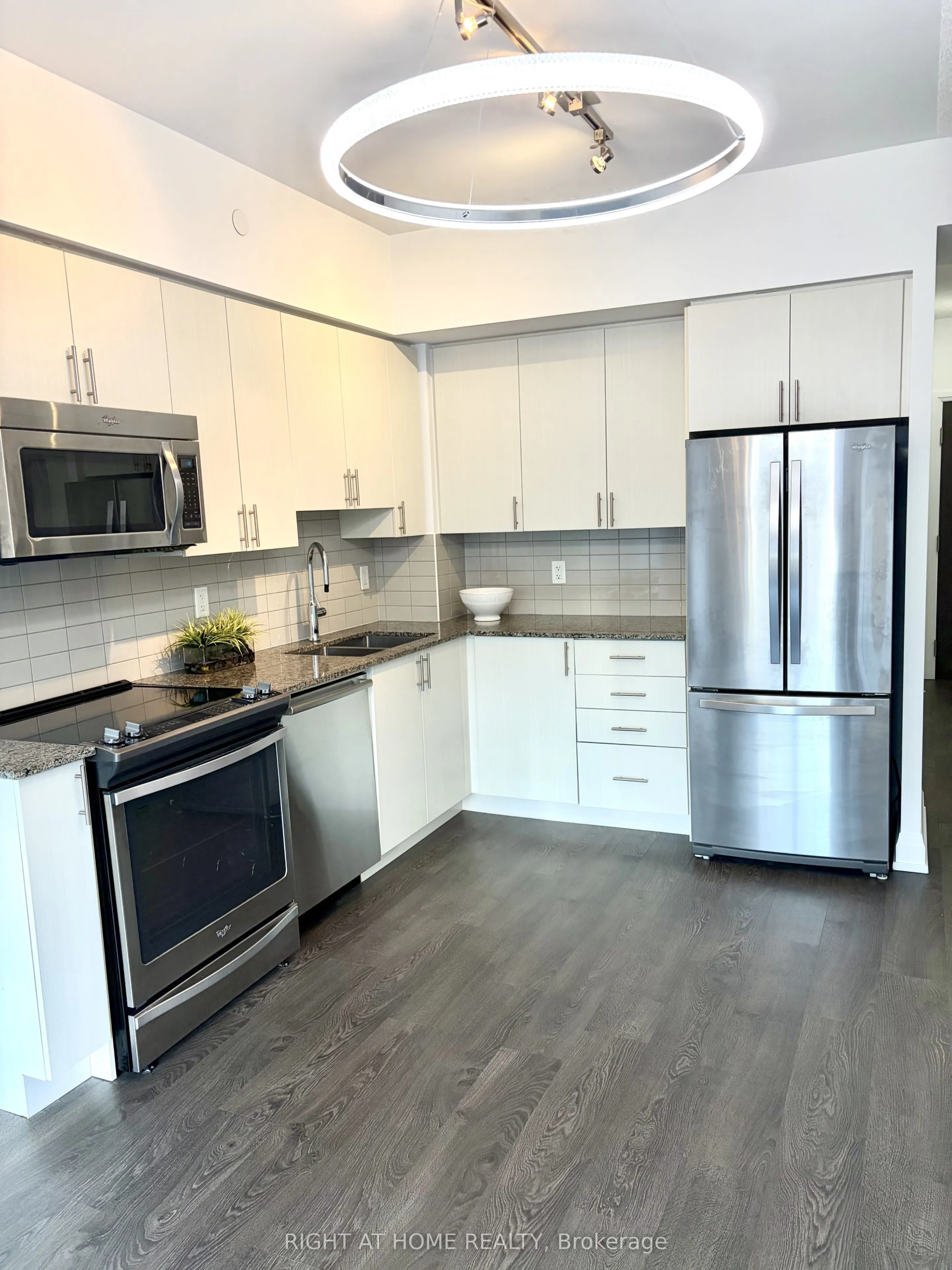 7900 Bathurst Street #323