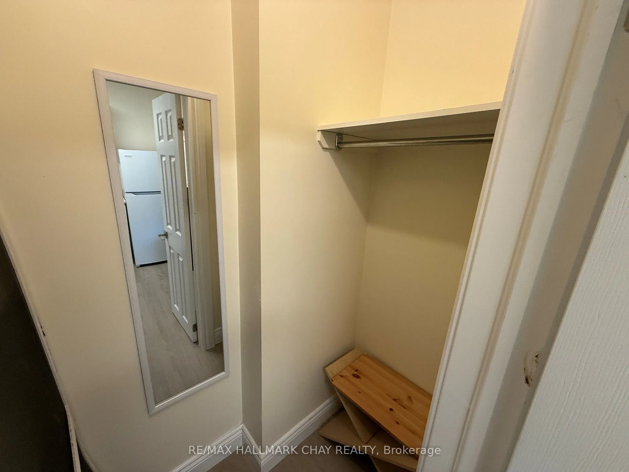 127 Victoria Street W #4