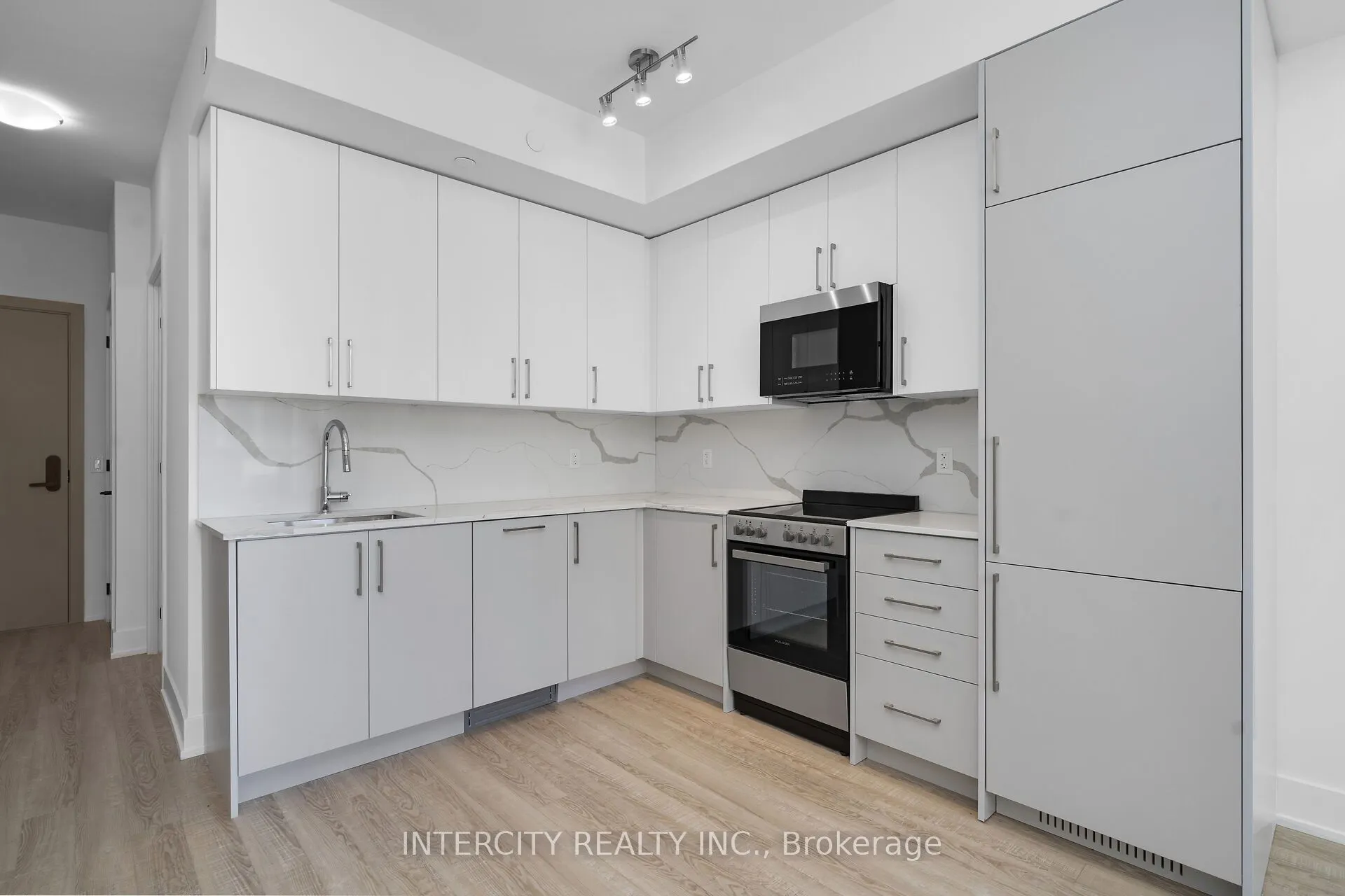 2075 King Road #355