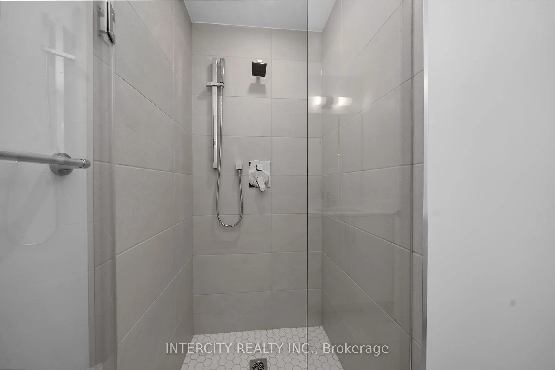 2075 King Road #355