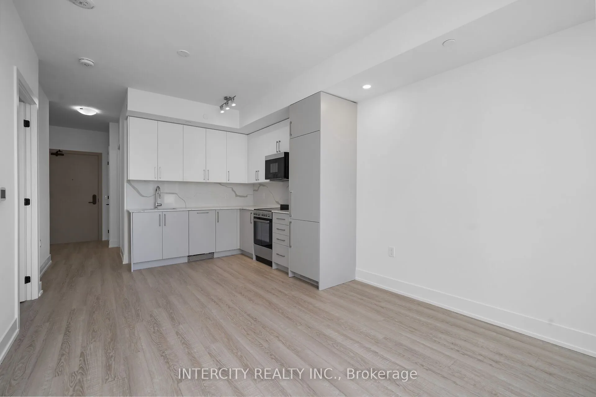 2075 King Road #355