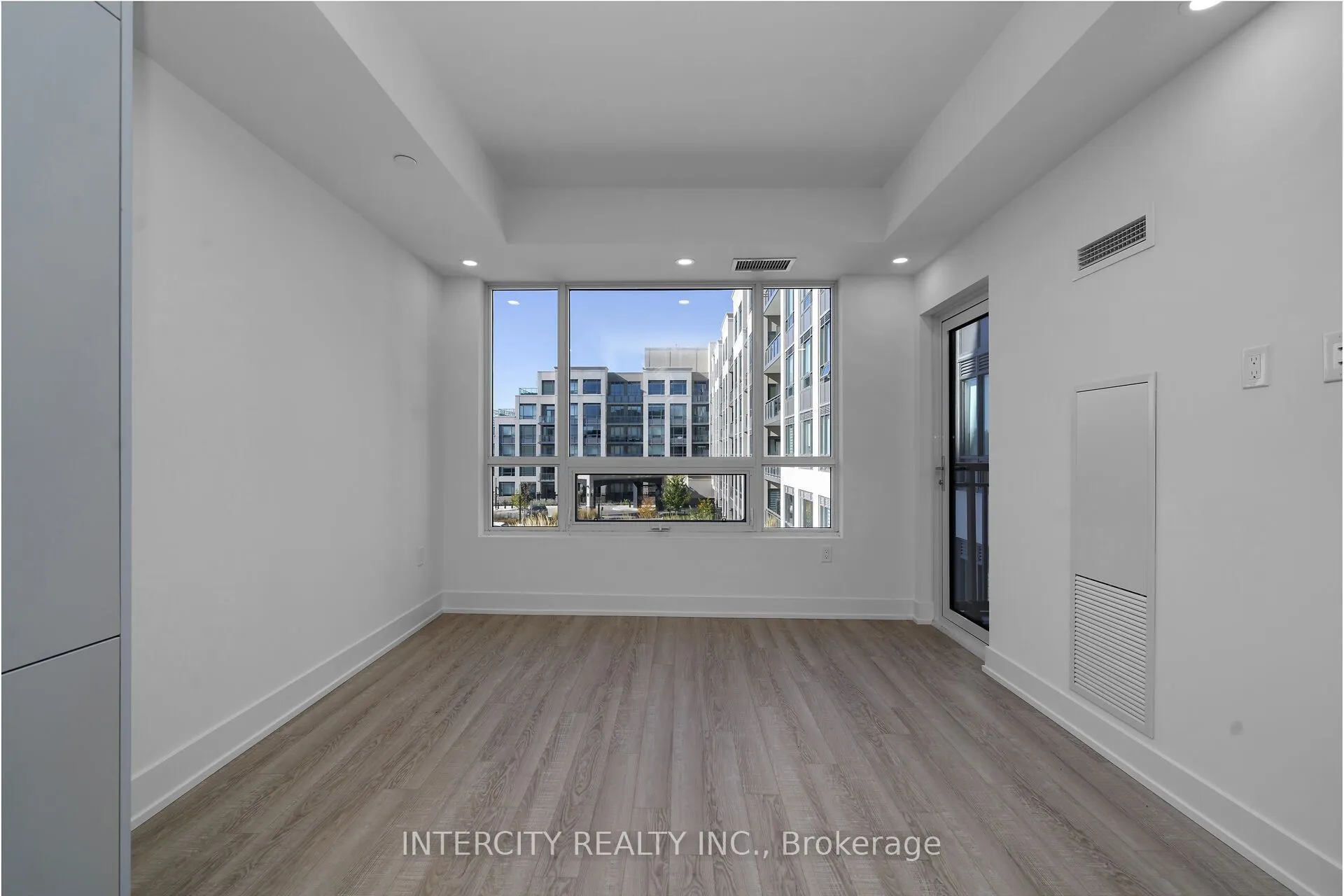 2075 King Road #355