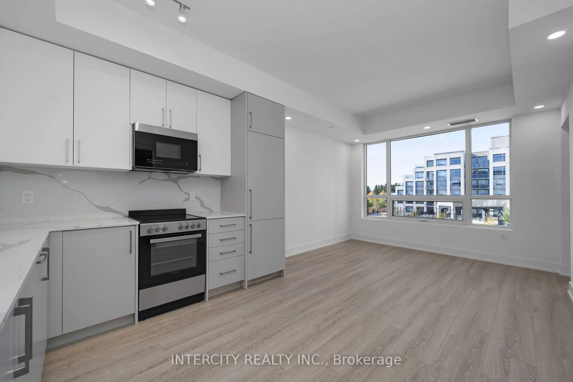 2075 King Road #355