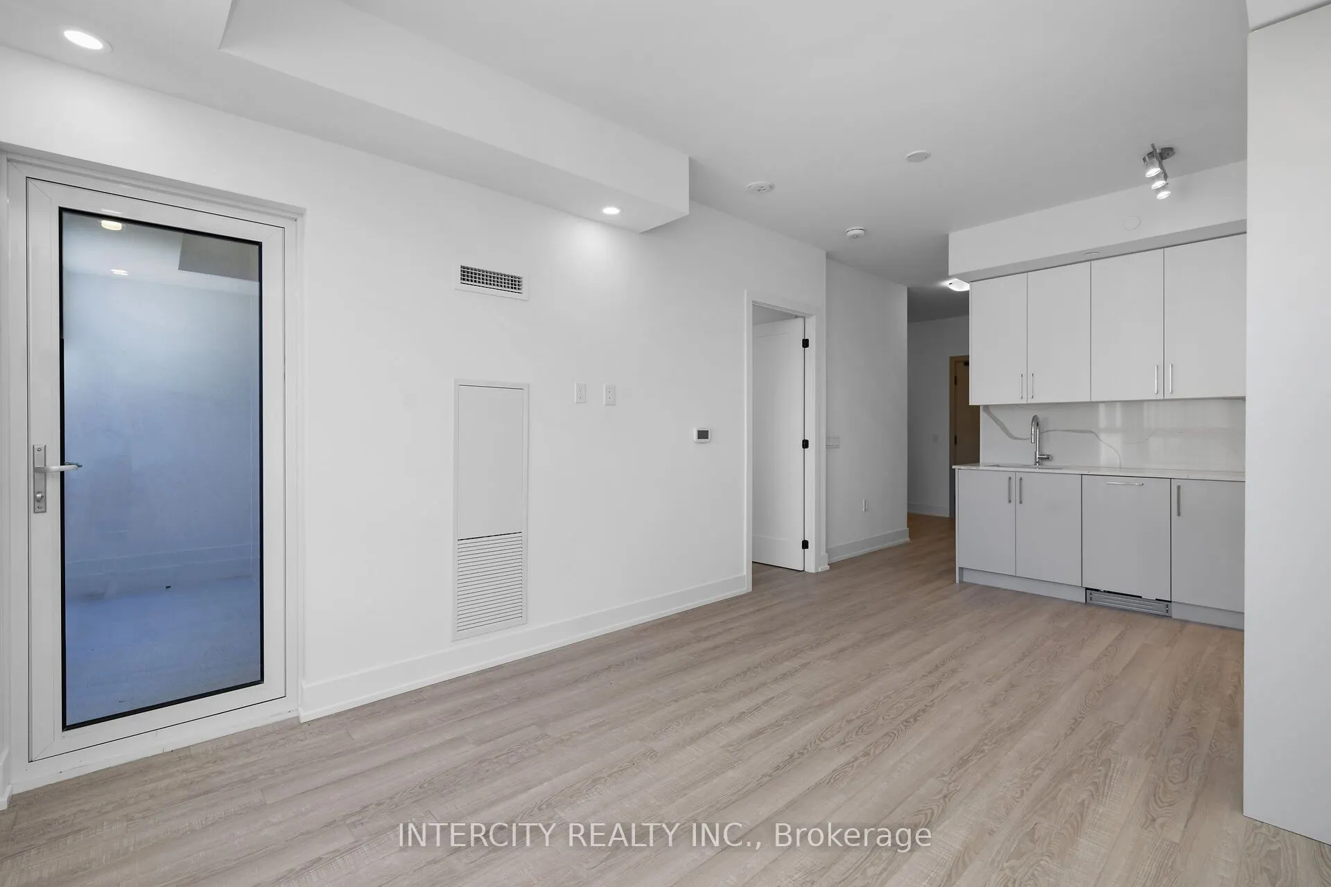 2075 King Road #355