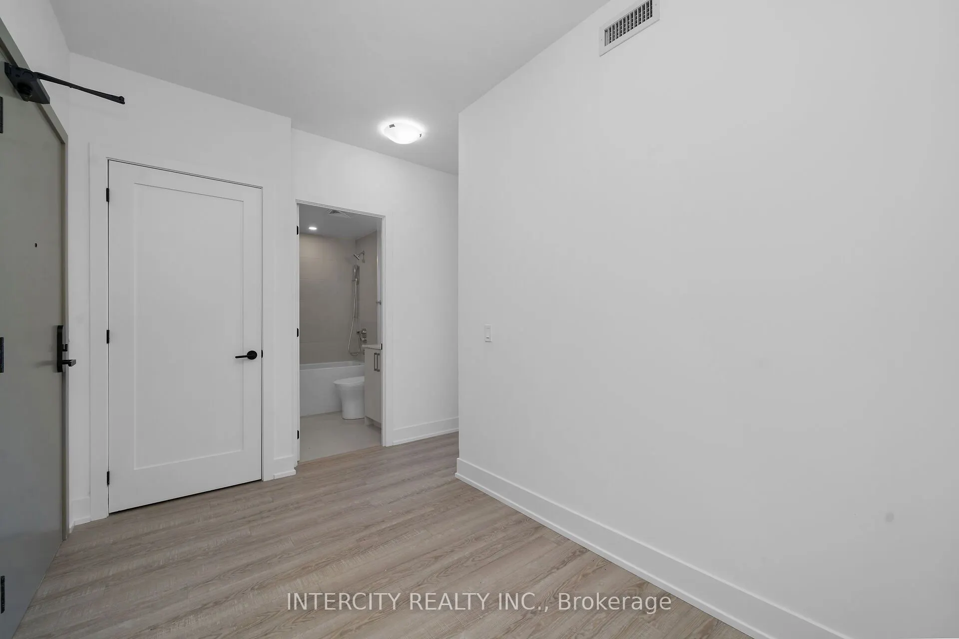2075 King Road #355