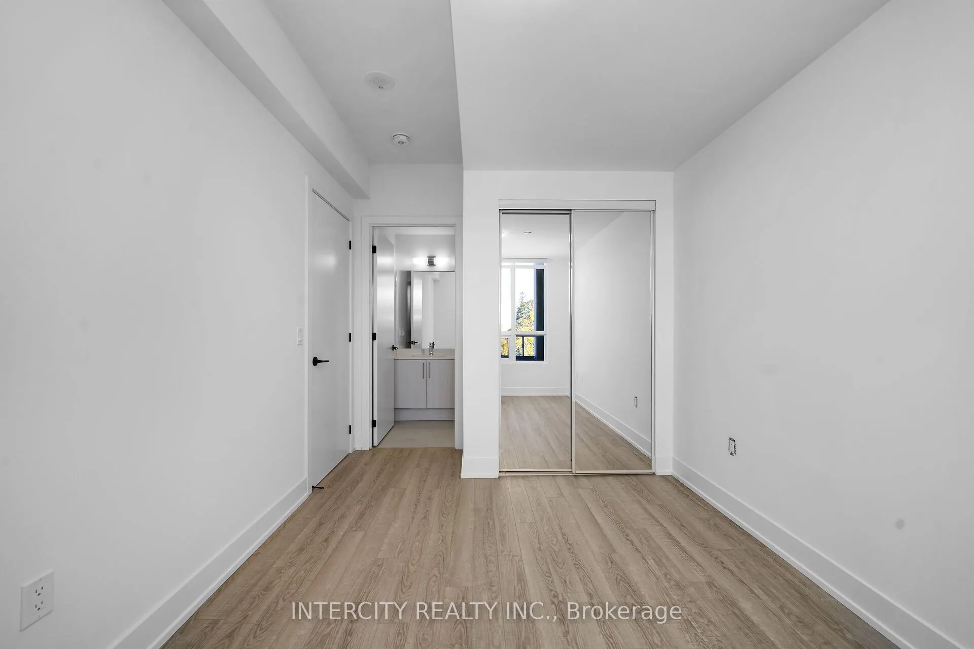 2075 King Road #323
