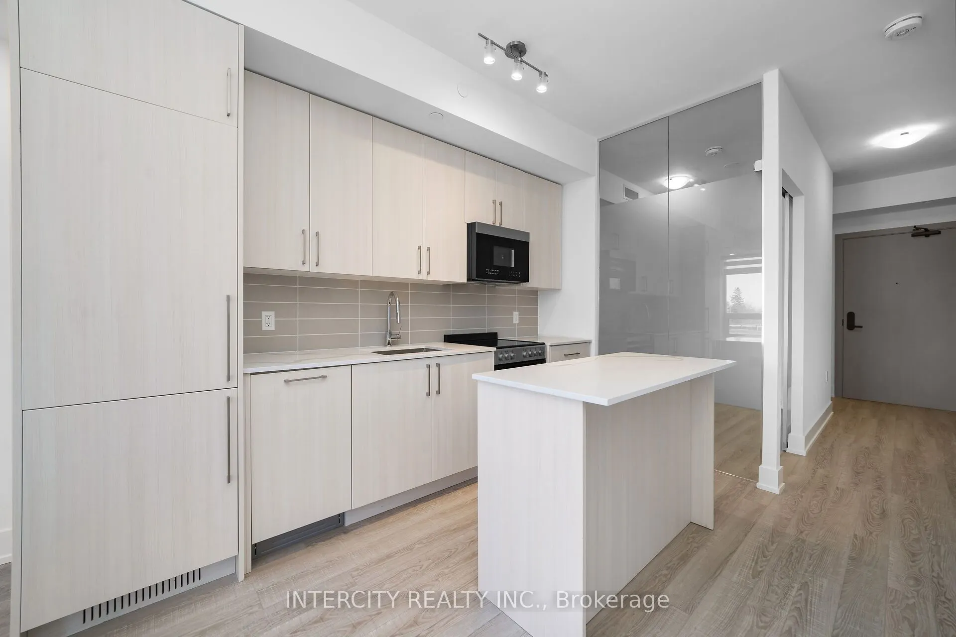 2075 King Road #323