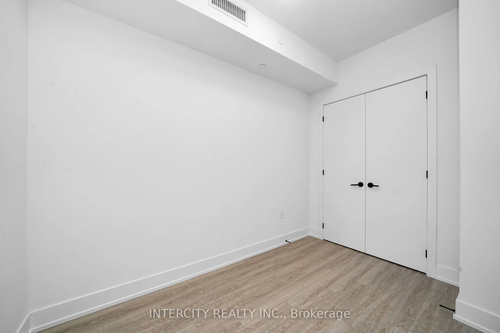 2075 King Road #323