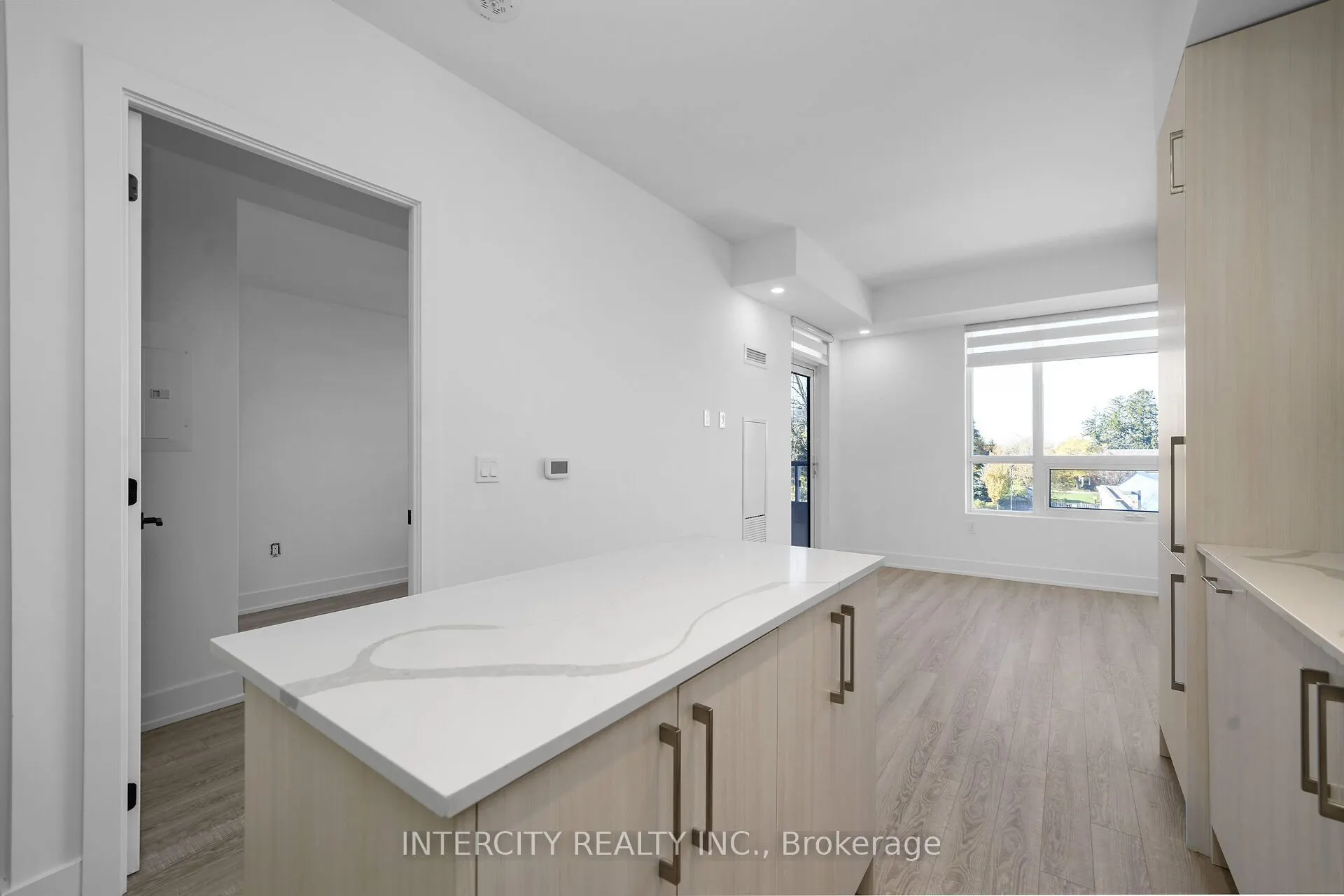 2075 King Road #323