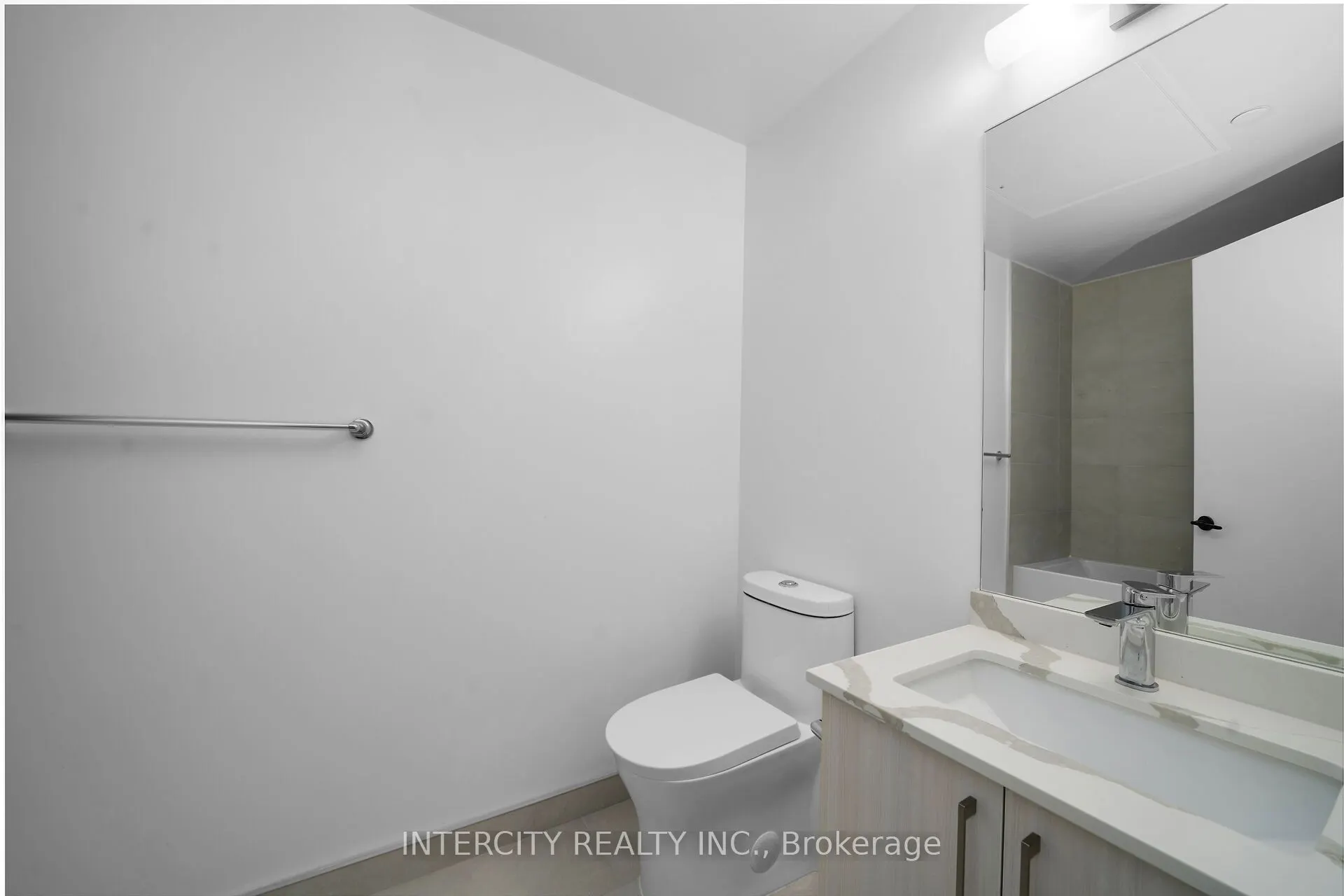 2075 King Road #323