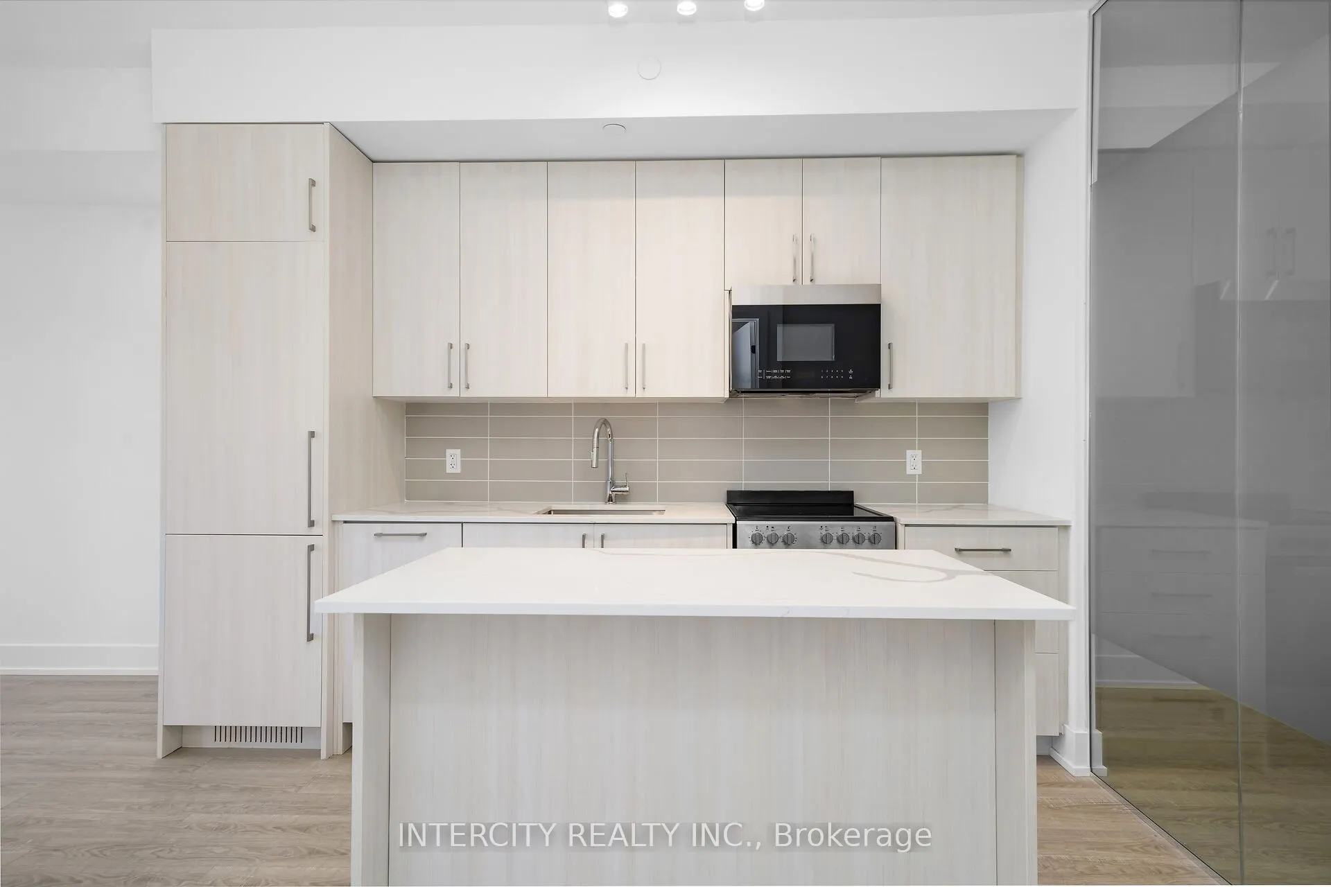 2075 King Road #323