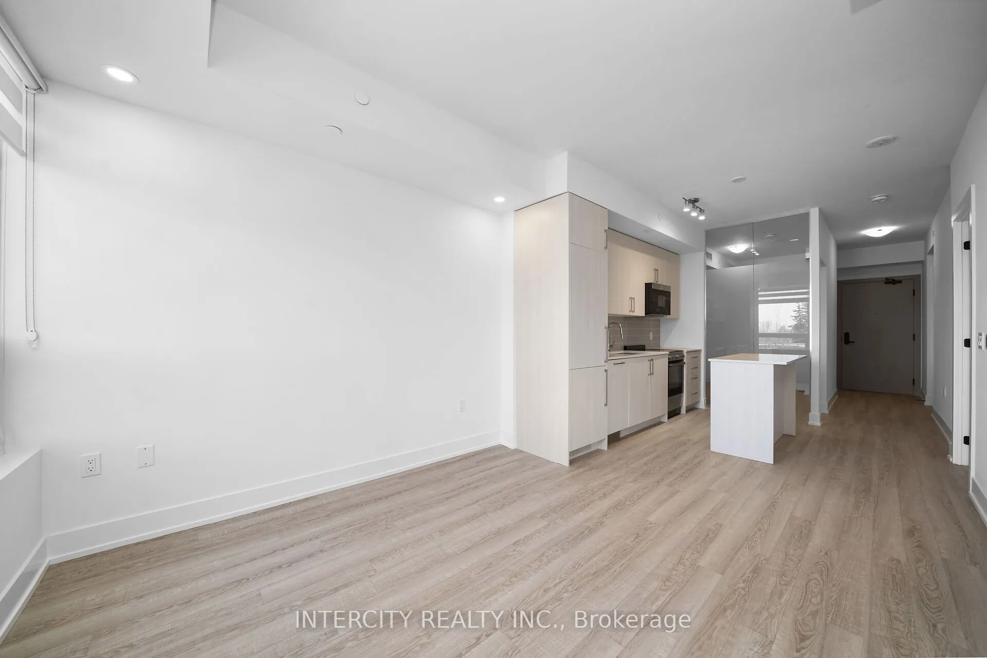 2075 King Road #323