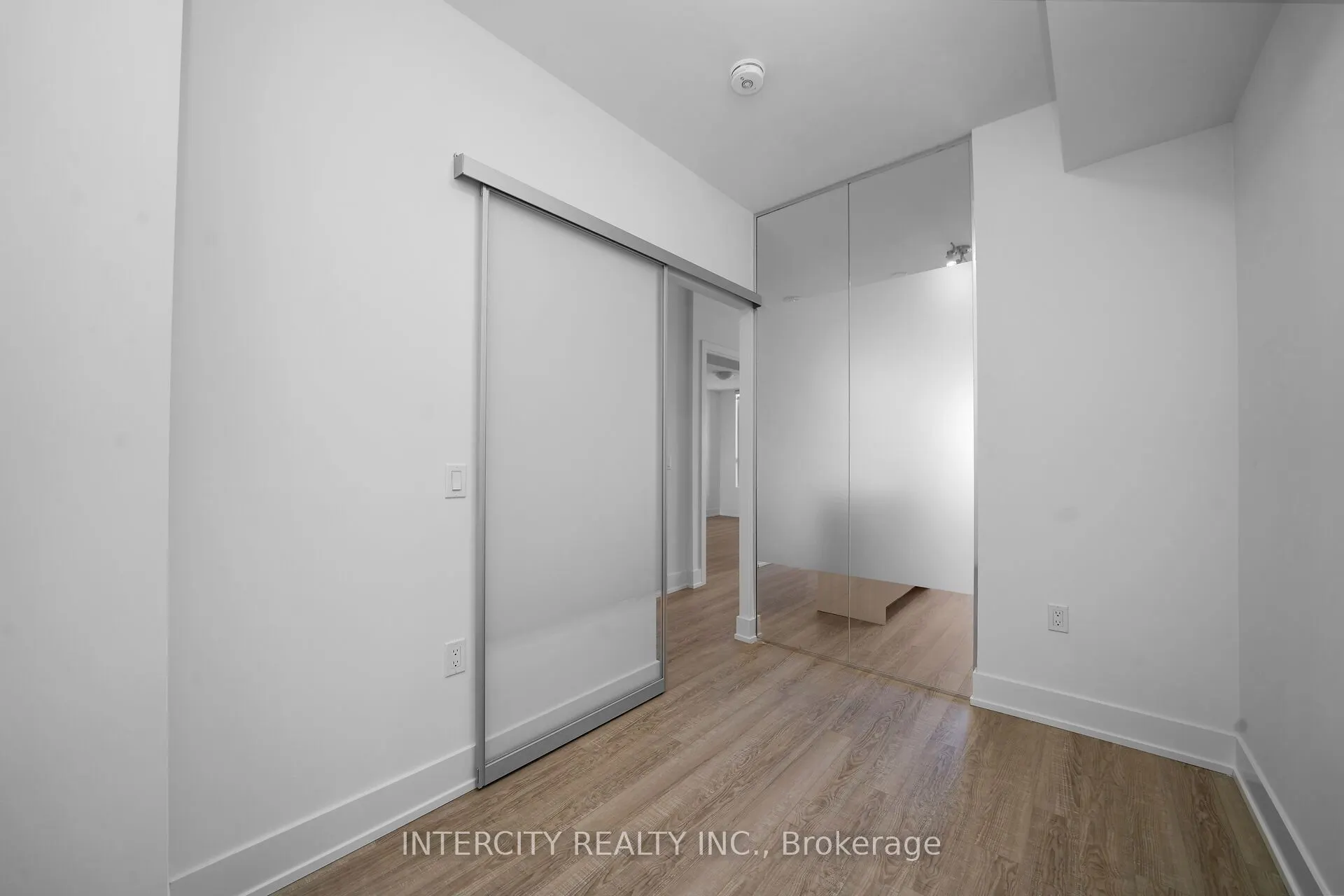 2075 King Road #323