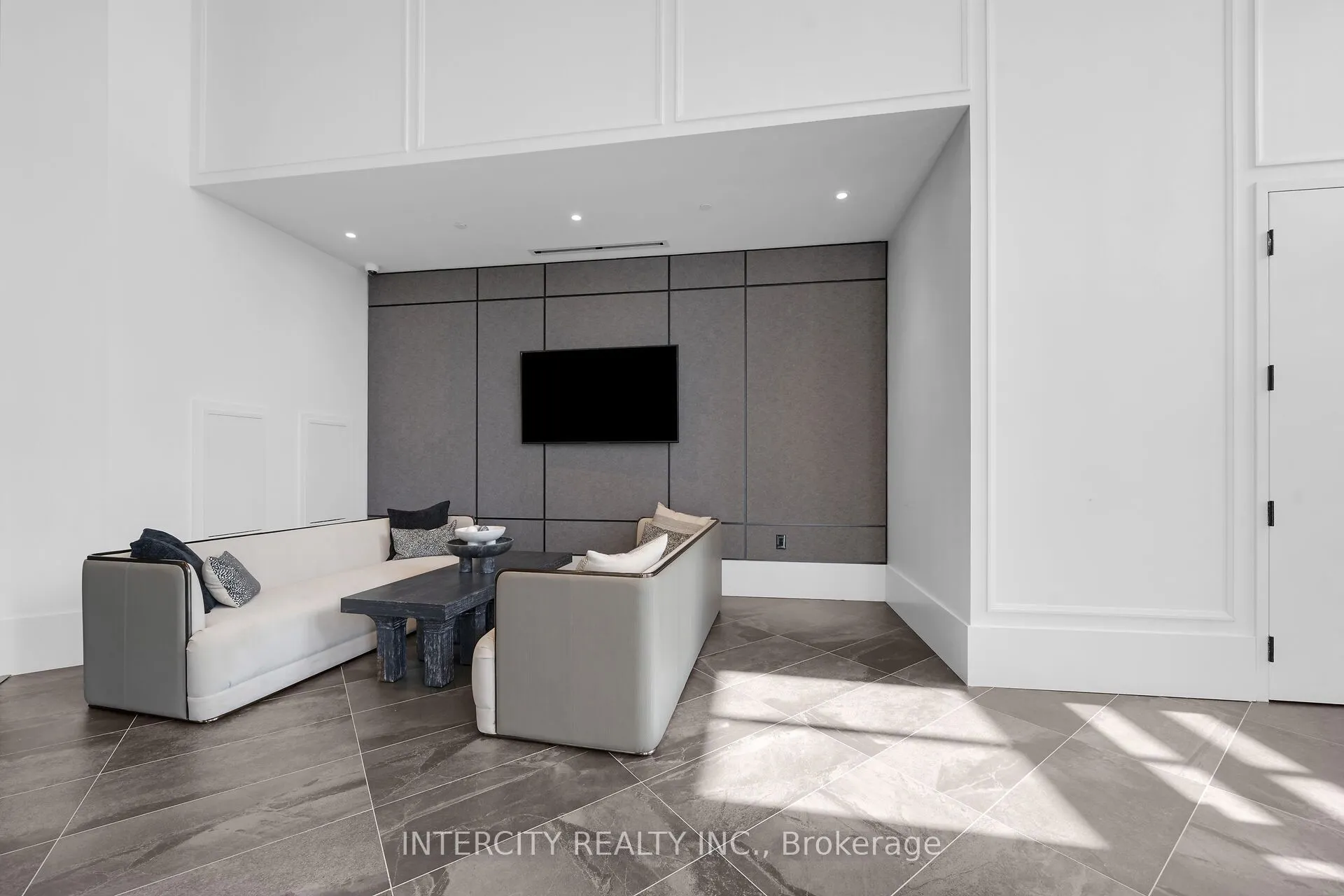 2075 King Road #351