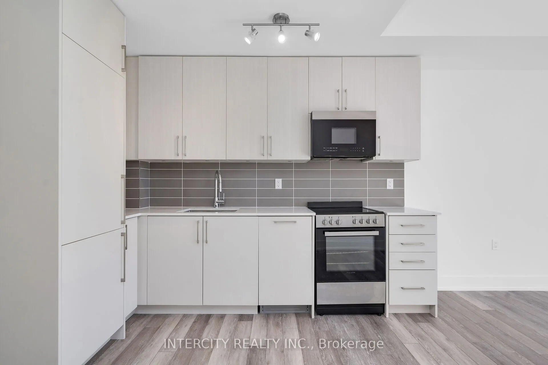 2075 King Road #351