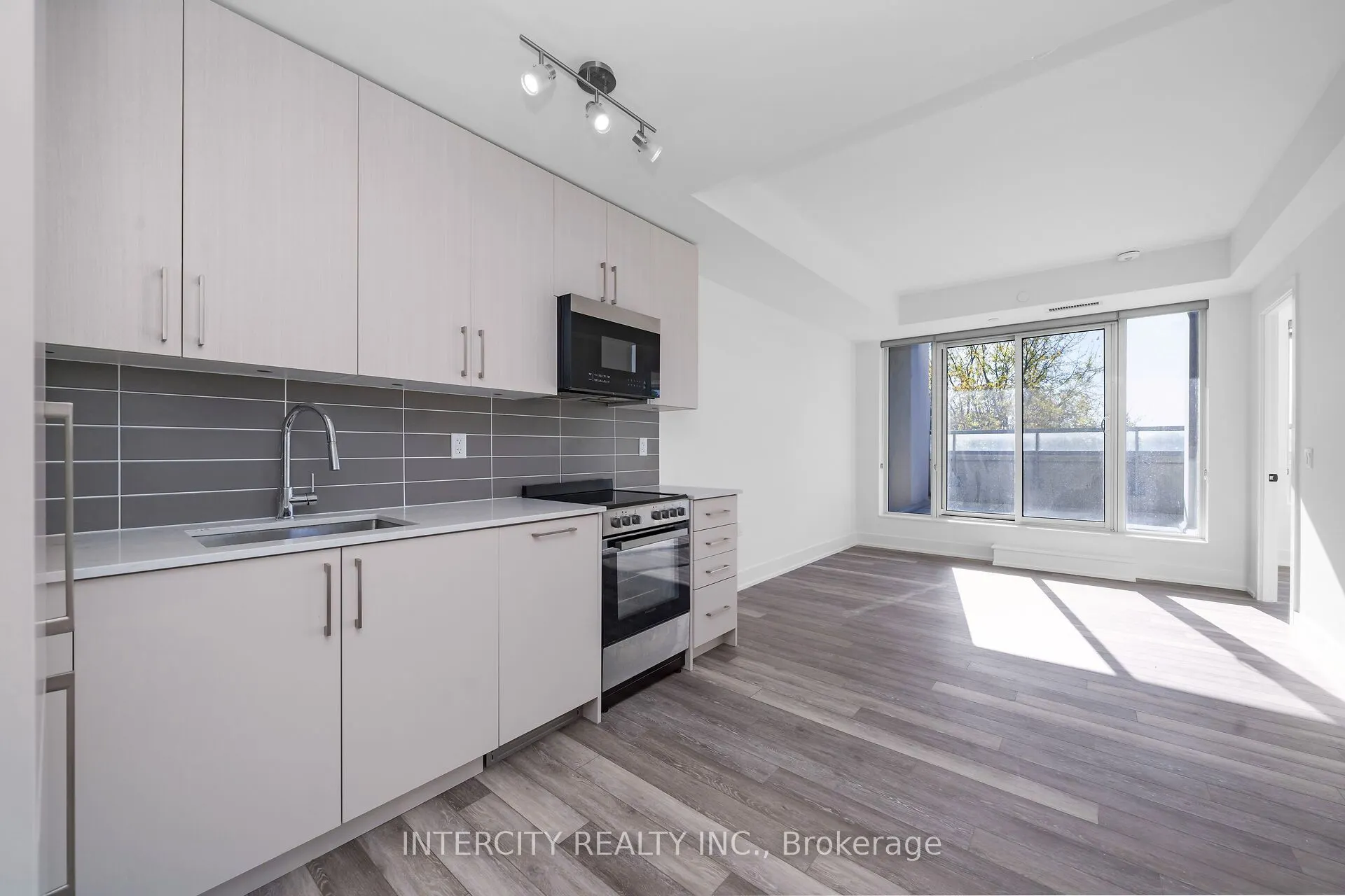 2075 King Road #351