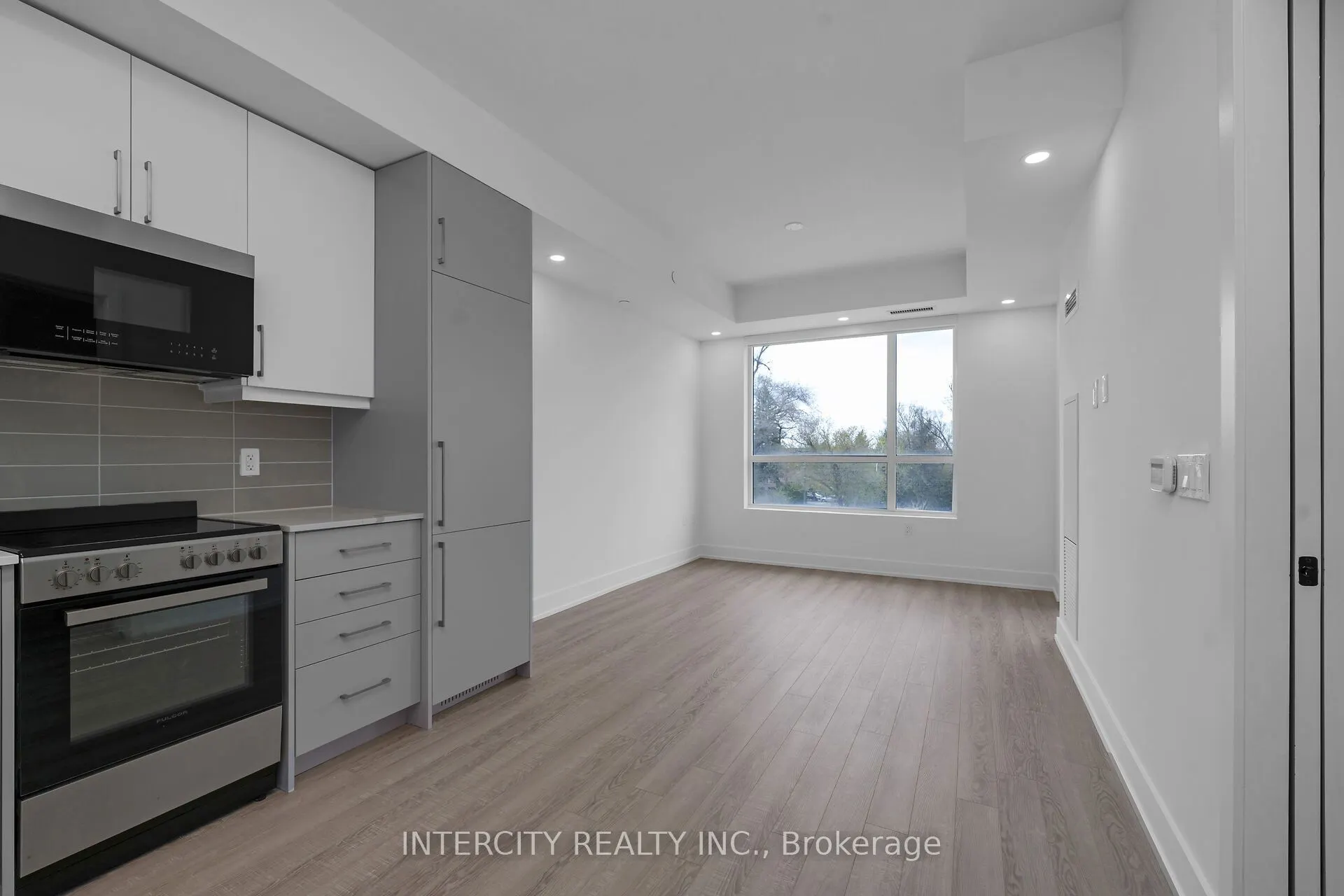 2075 King Road #340