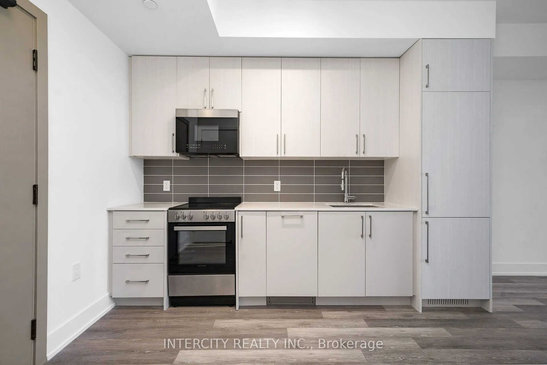 2075 King Road #433