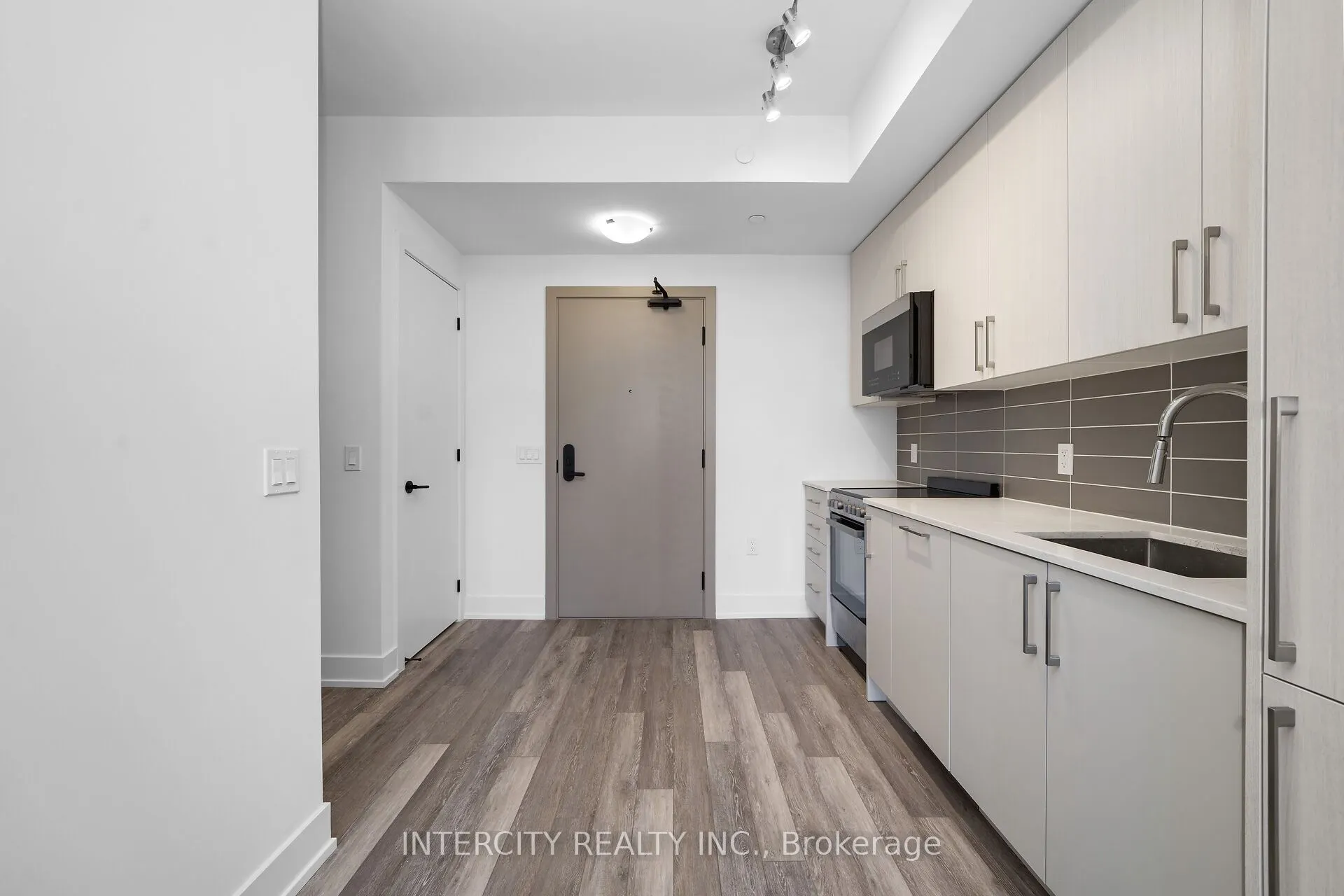 2075 King Road #433