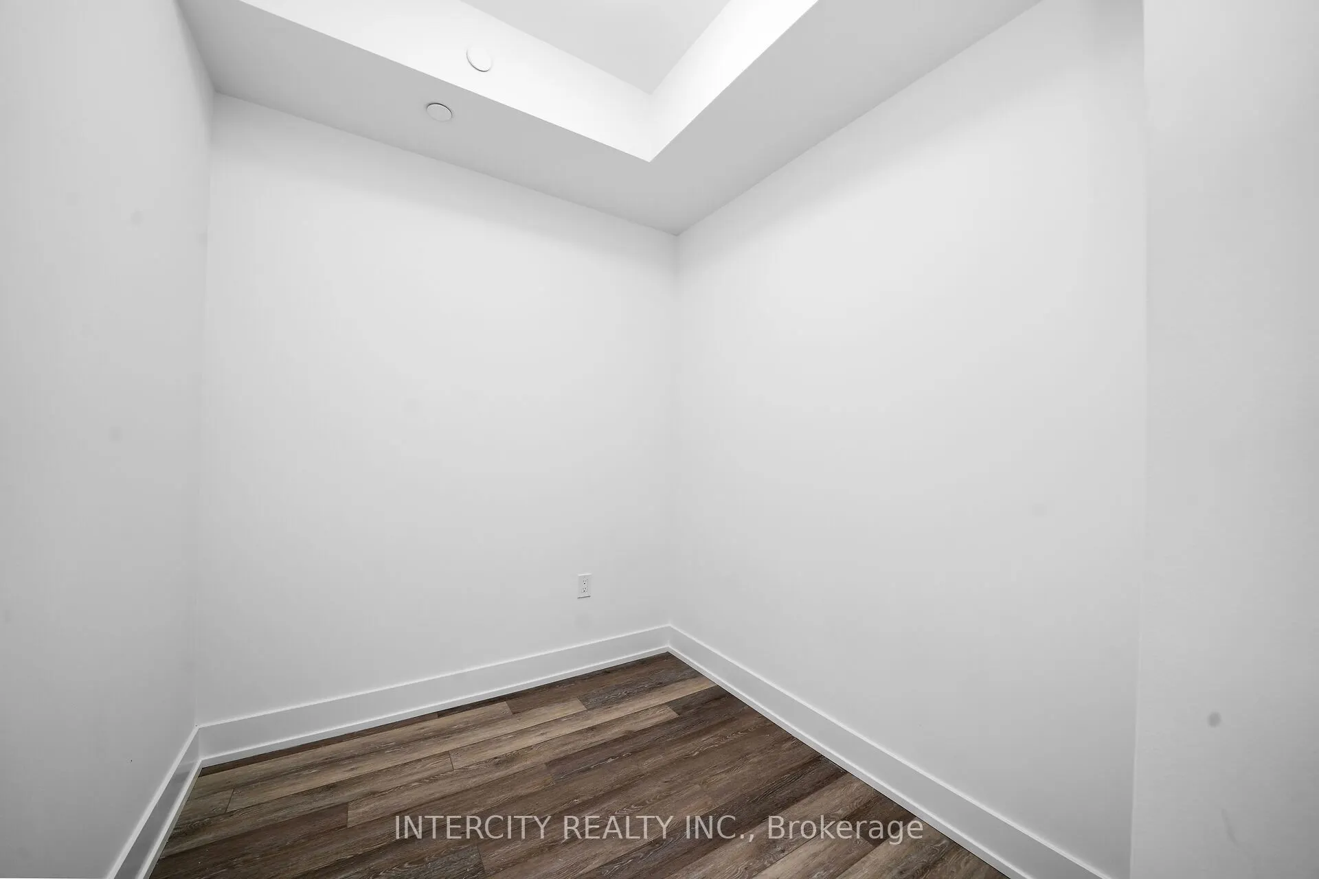 2075 King Road #433