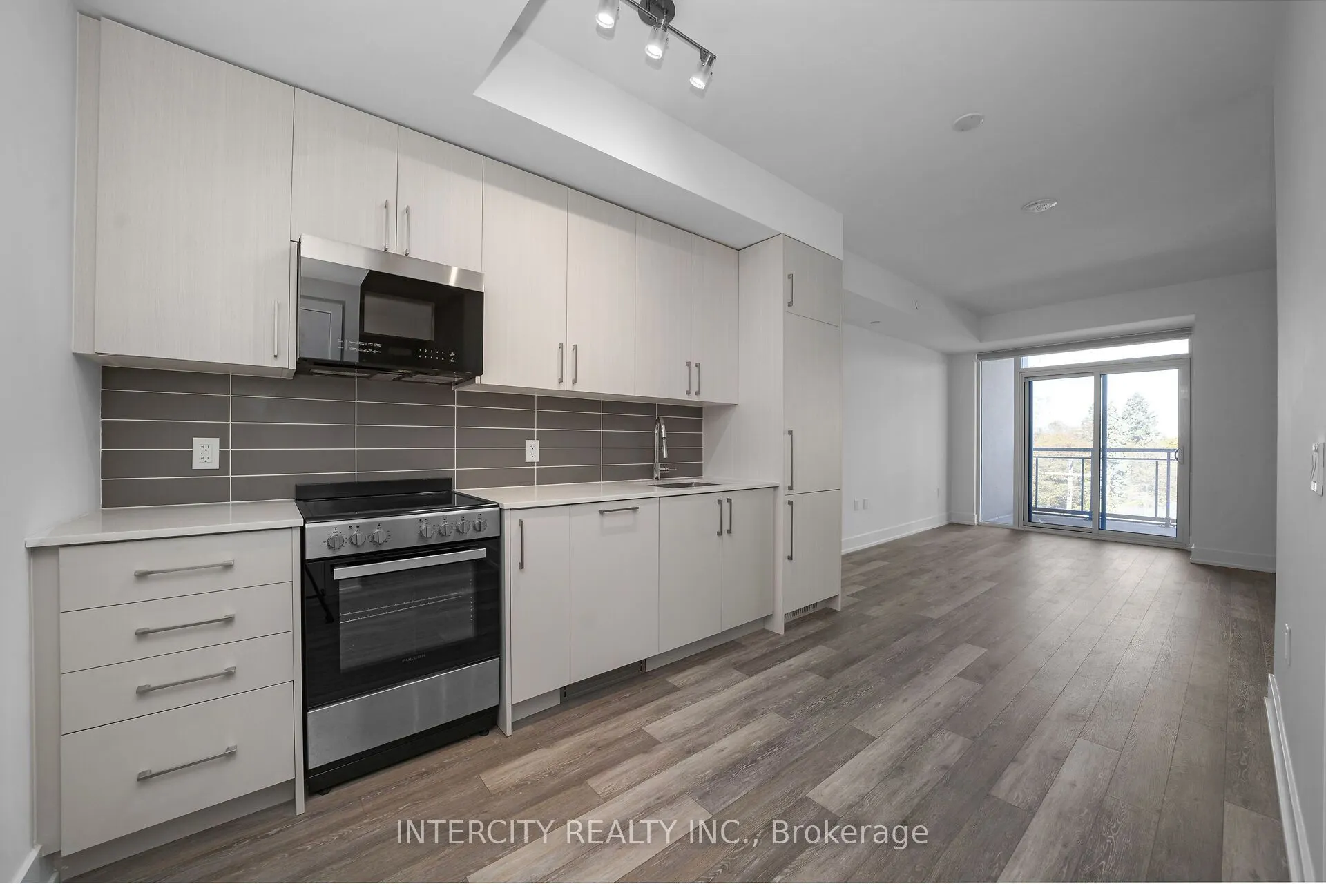 2075 King Road #433