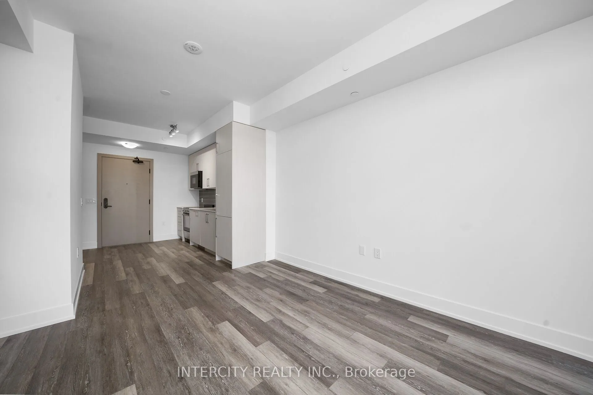 2075 King Road #433