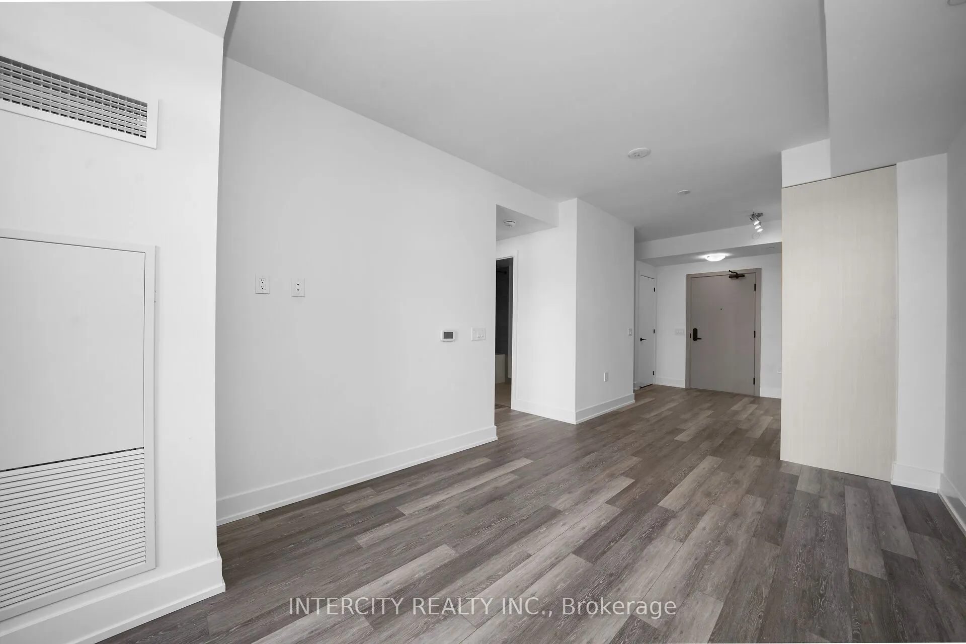 2075 King Road #433