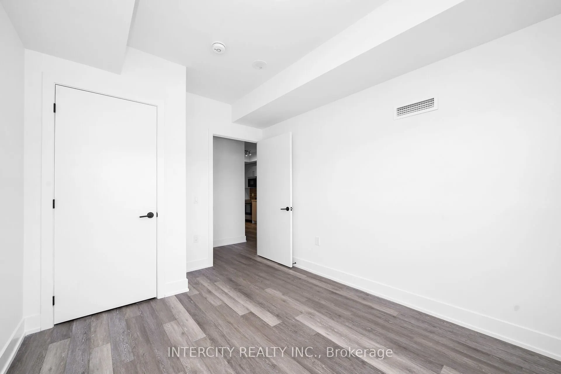 2075 King Road #433