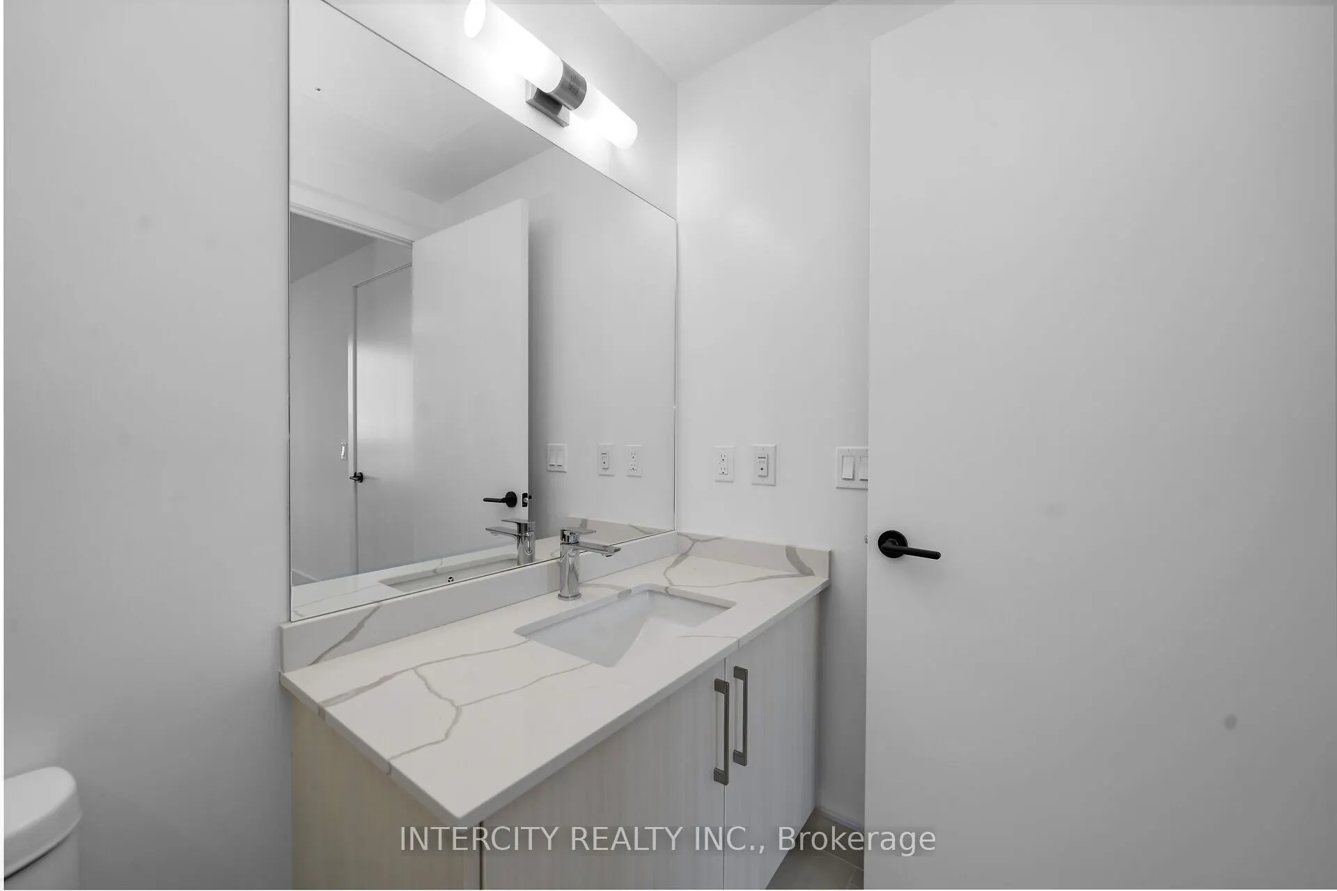 2075 King Road #248