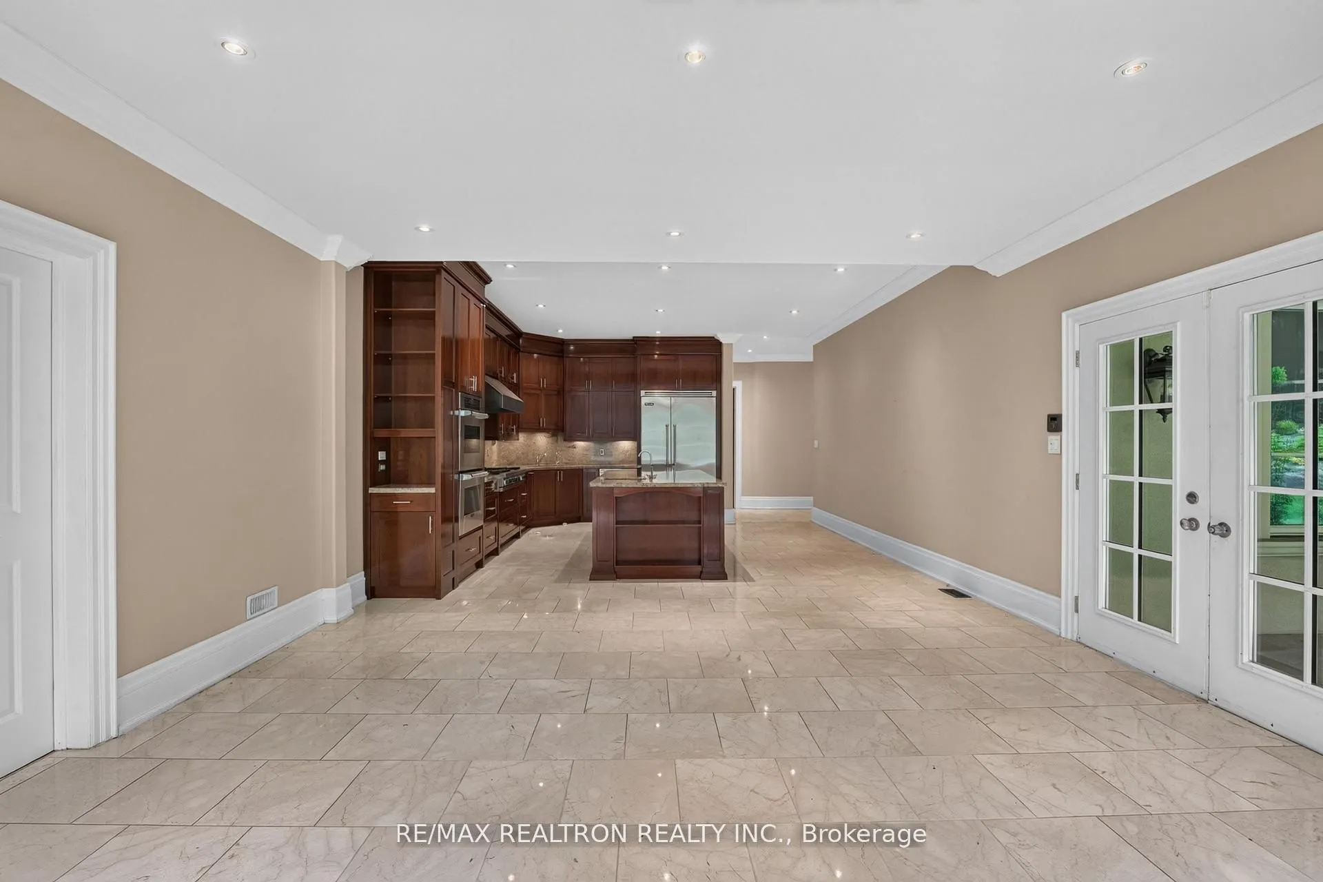 65 Kingswood Drive