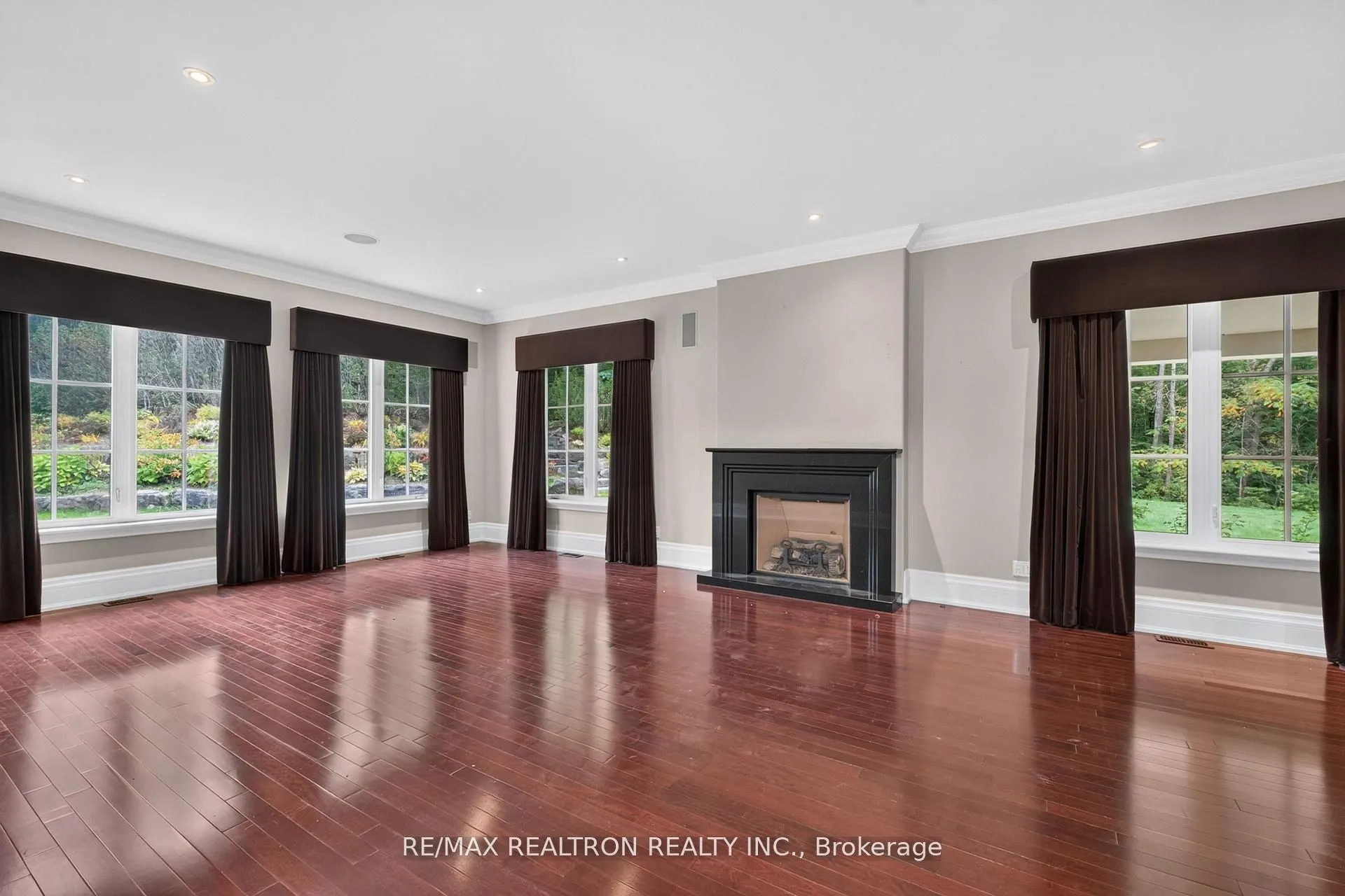 65 Kingswood Drive