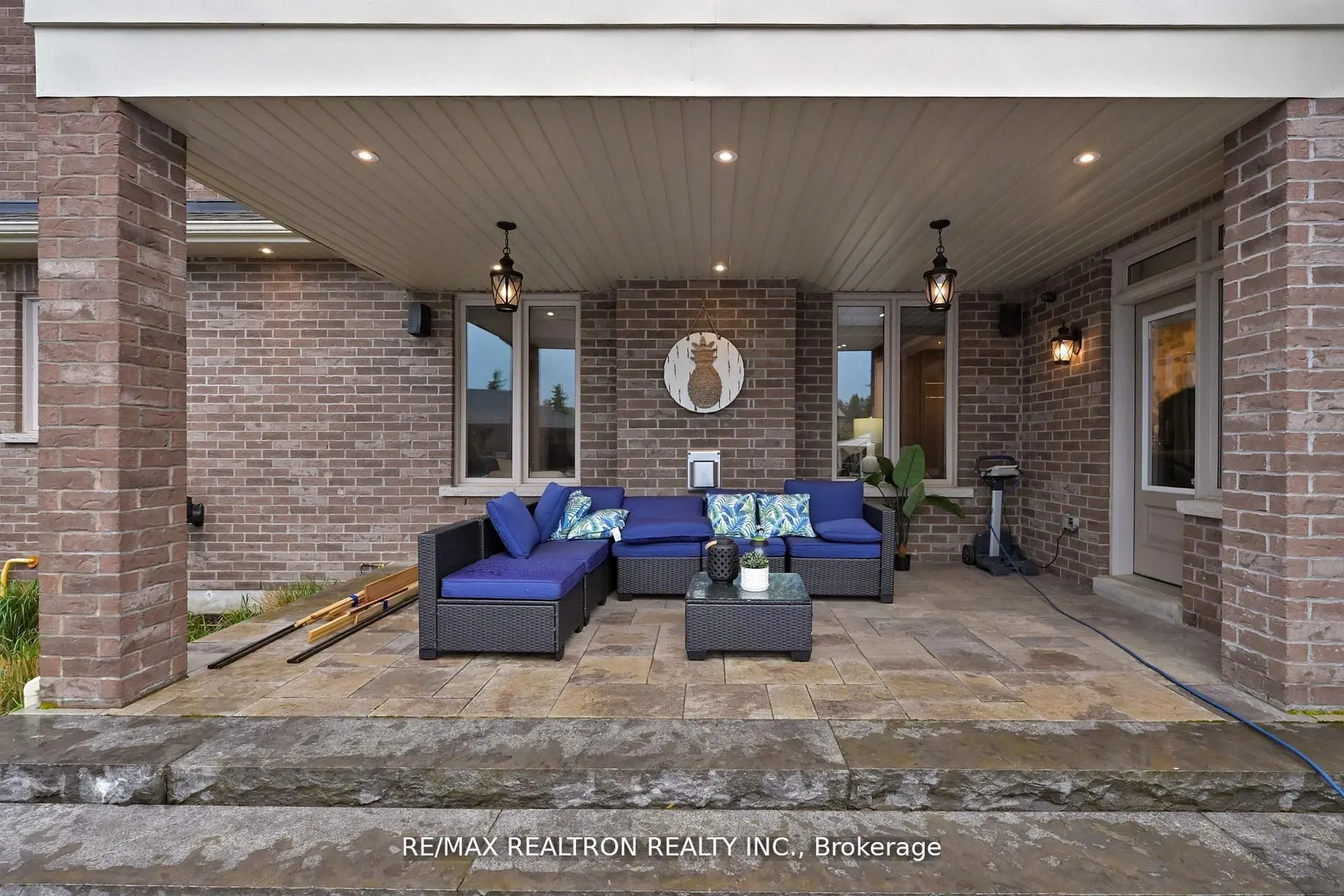 15 Pine Vista Avenue