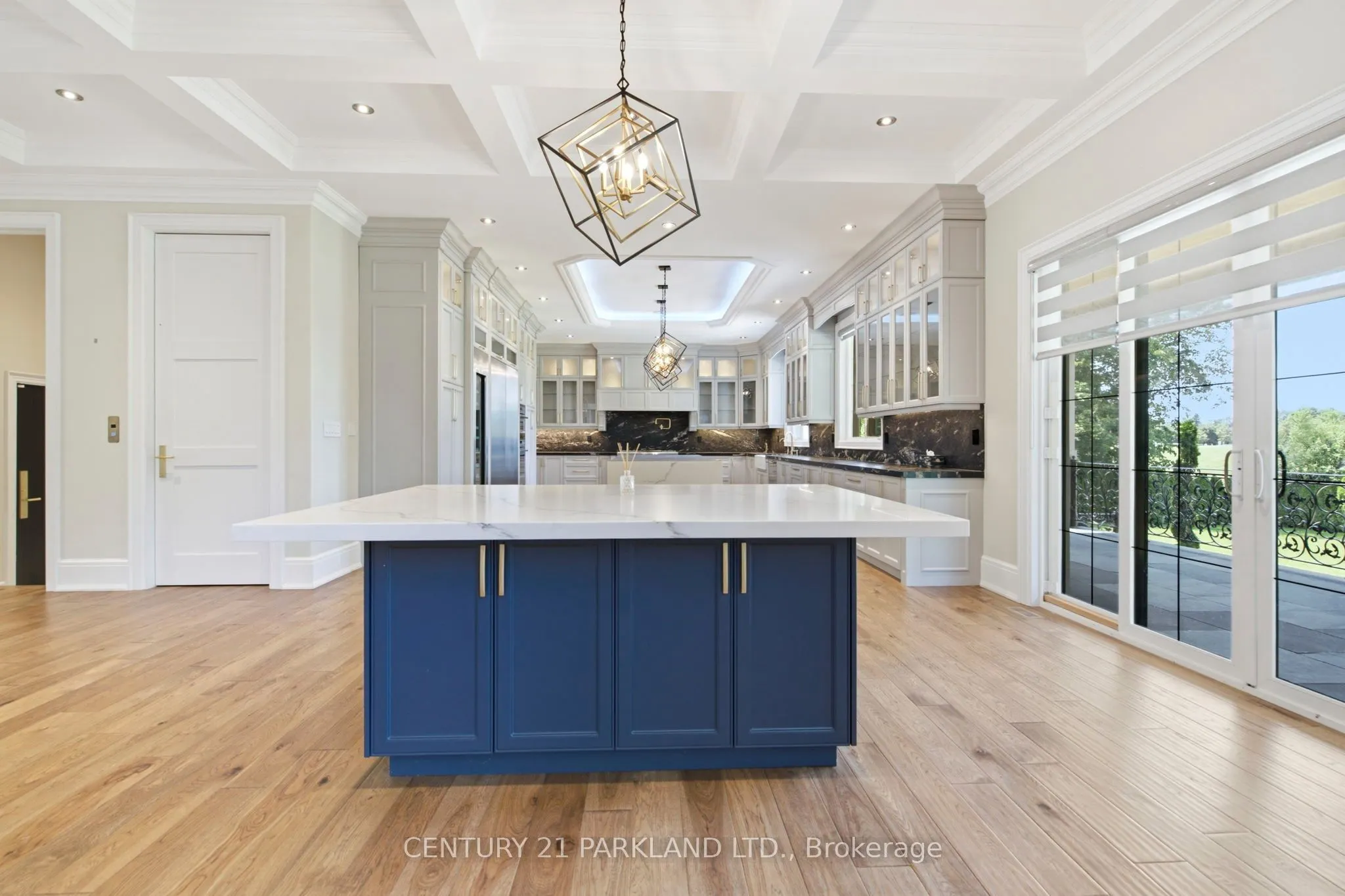 12 Hollywood Crescent