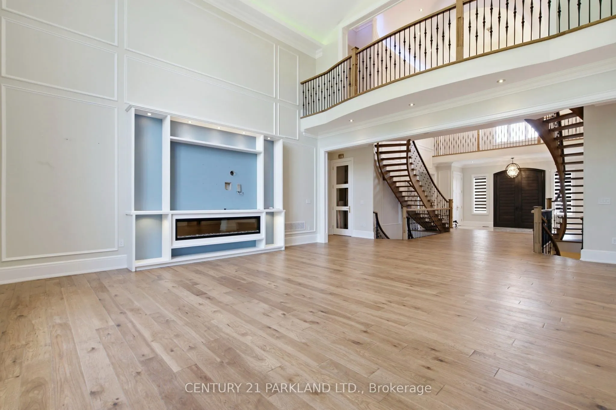 12 Hollywood Crescent