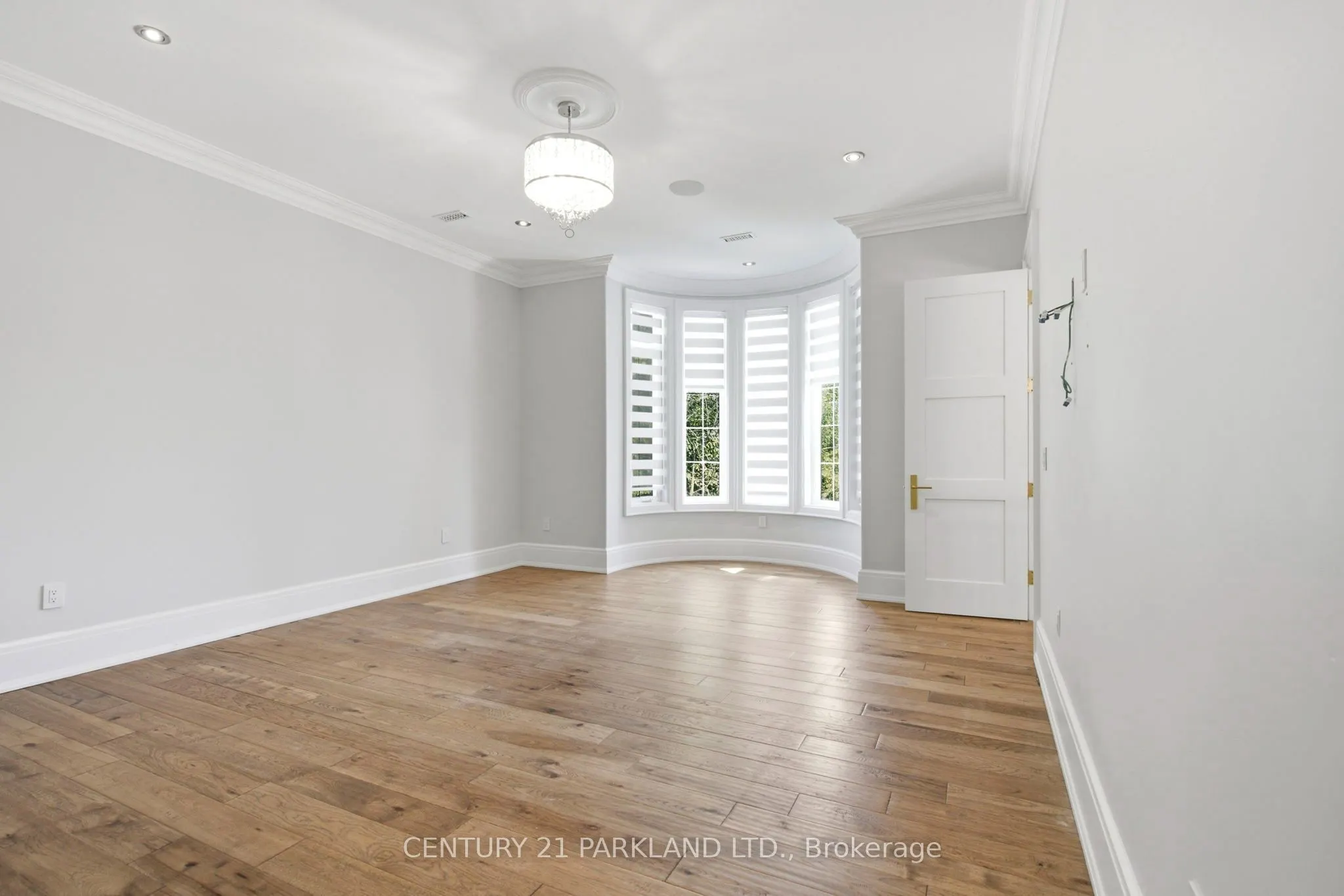 12 Hollywood Crescent