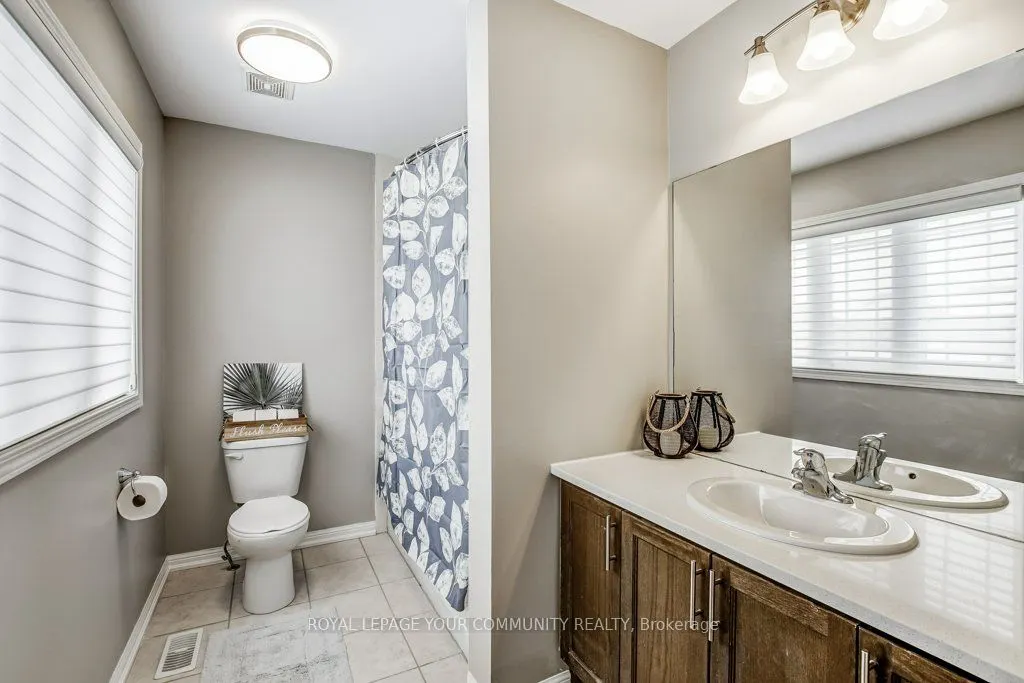 16 Don Hadden Crescent