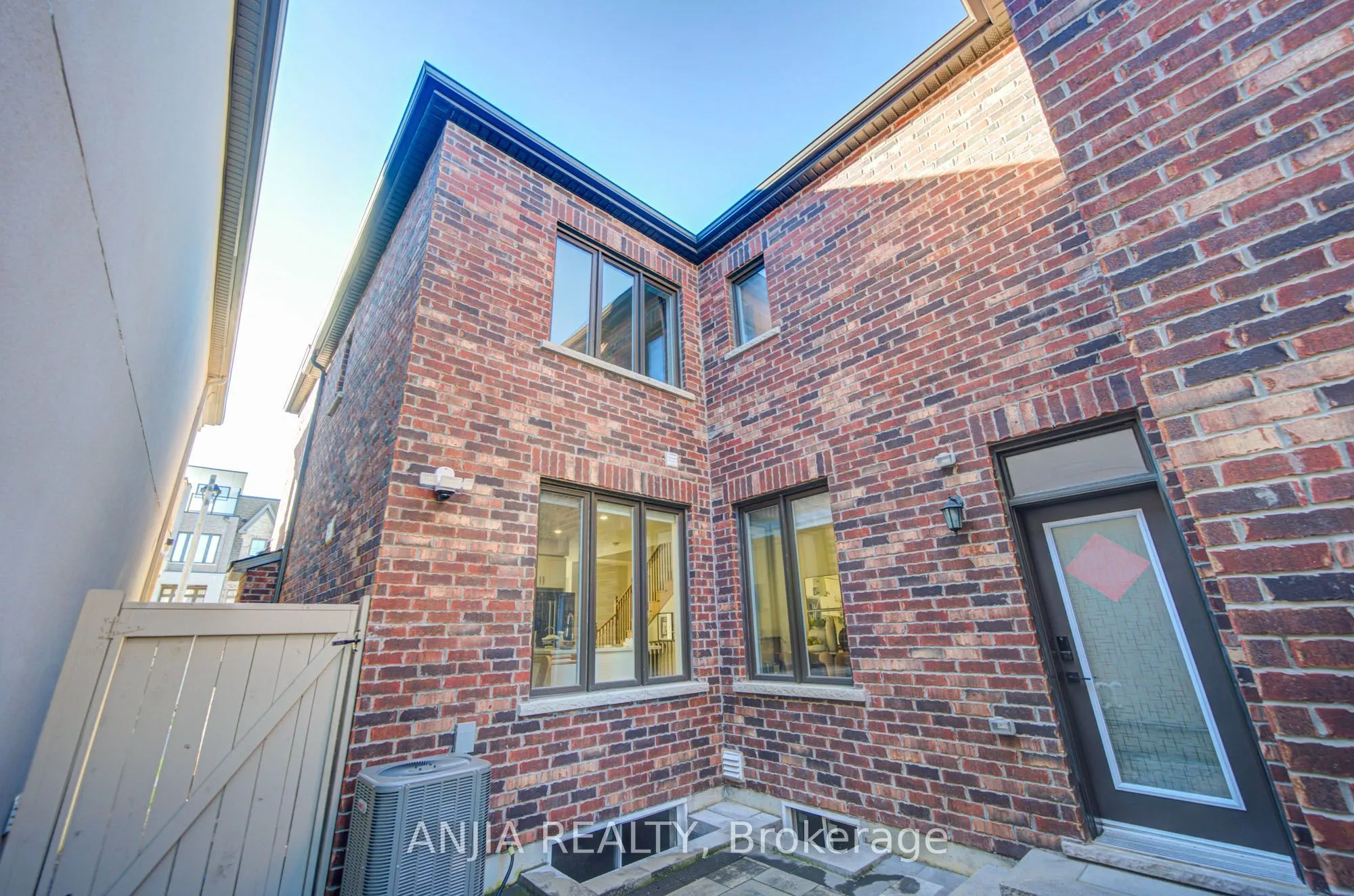 107 Guardhouse Crescent