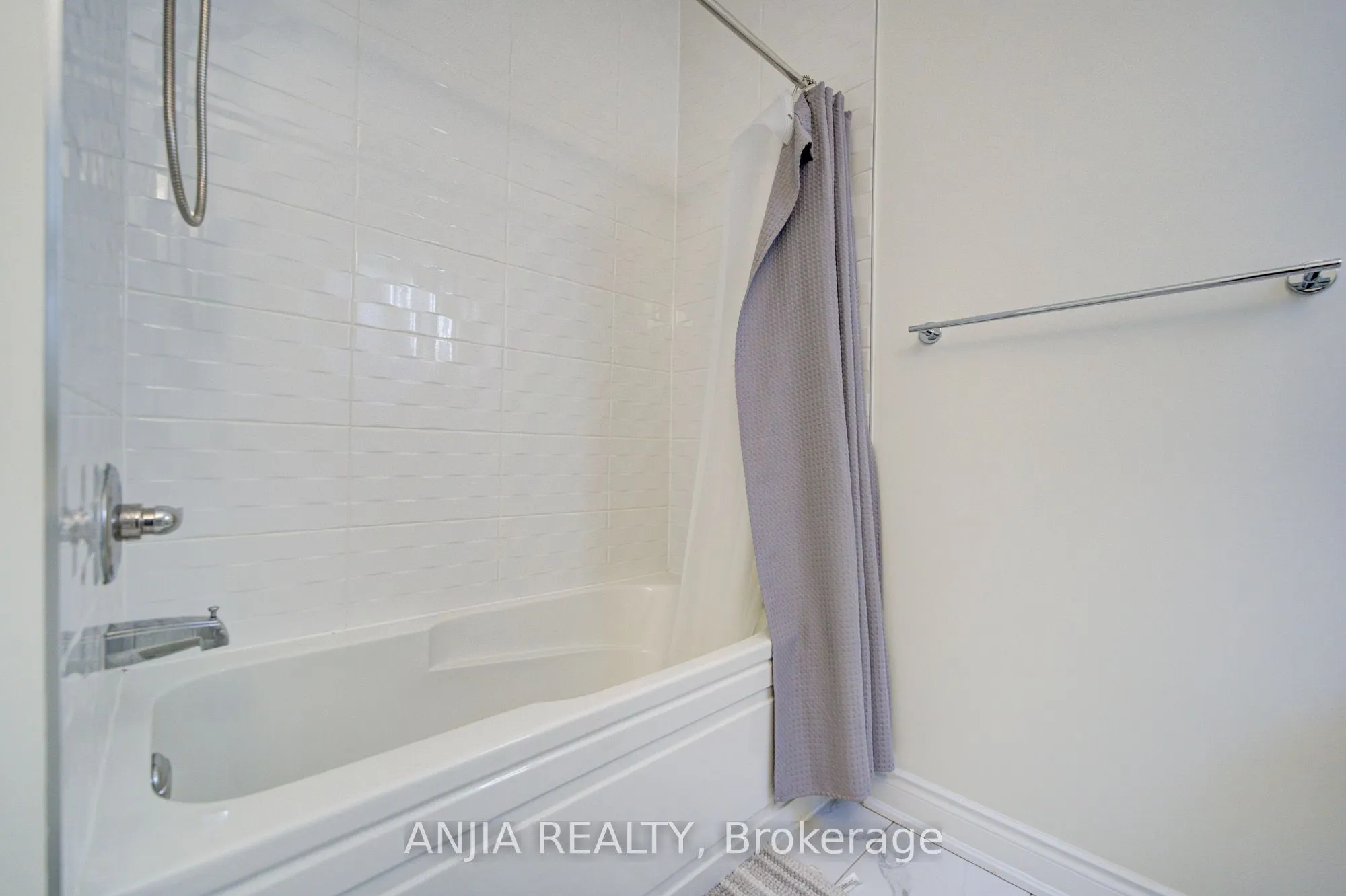 107 Guardhouse Crescent