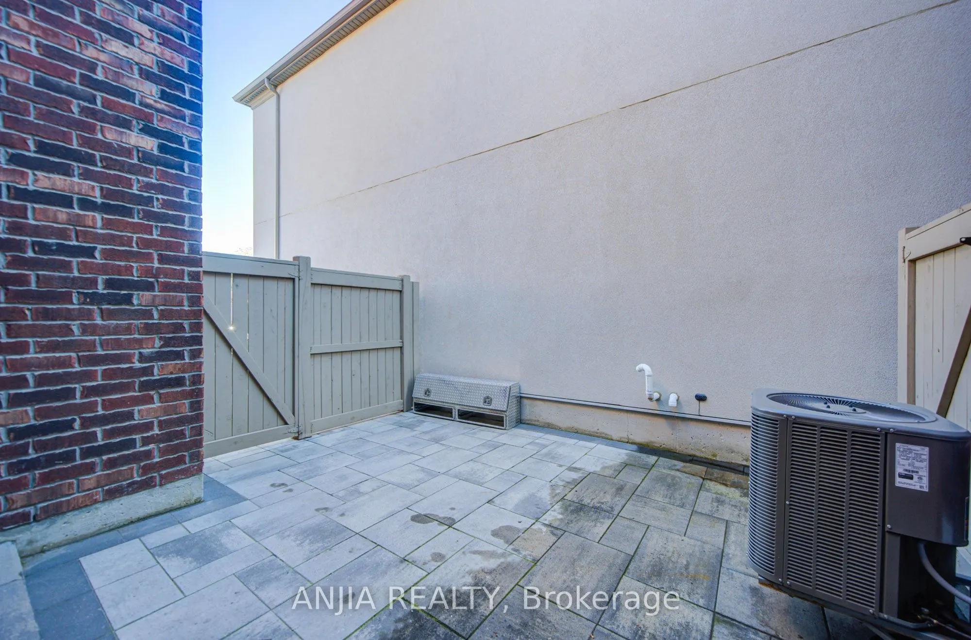 107 Guardhouse Crescent