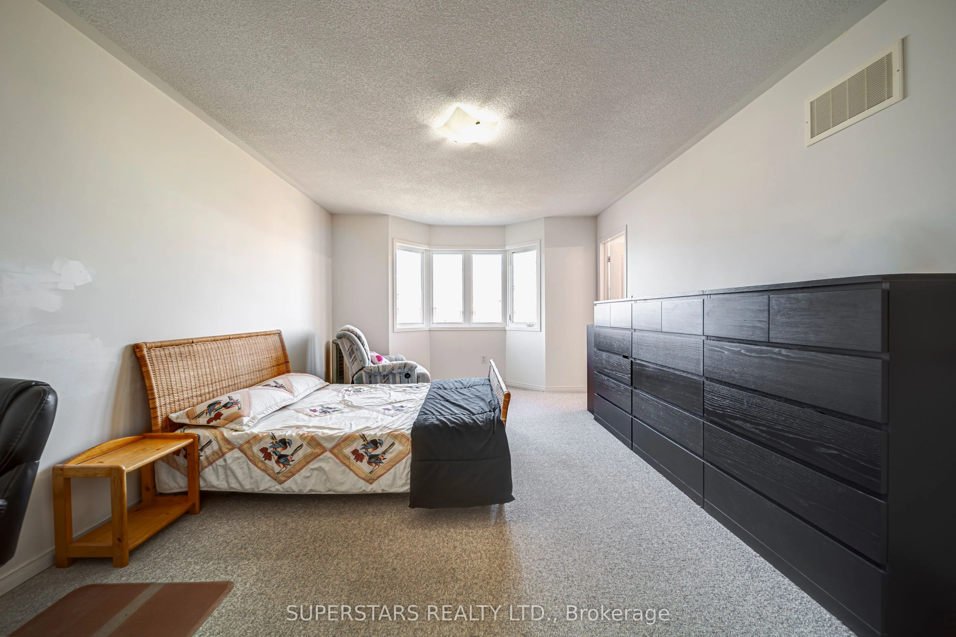 13 Eastwind Drive