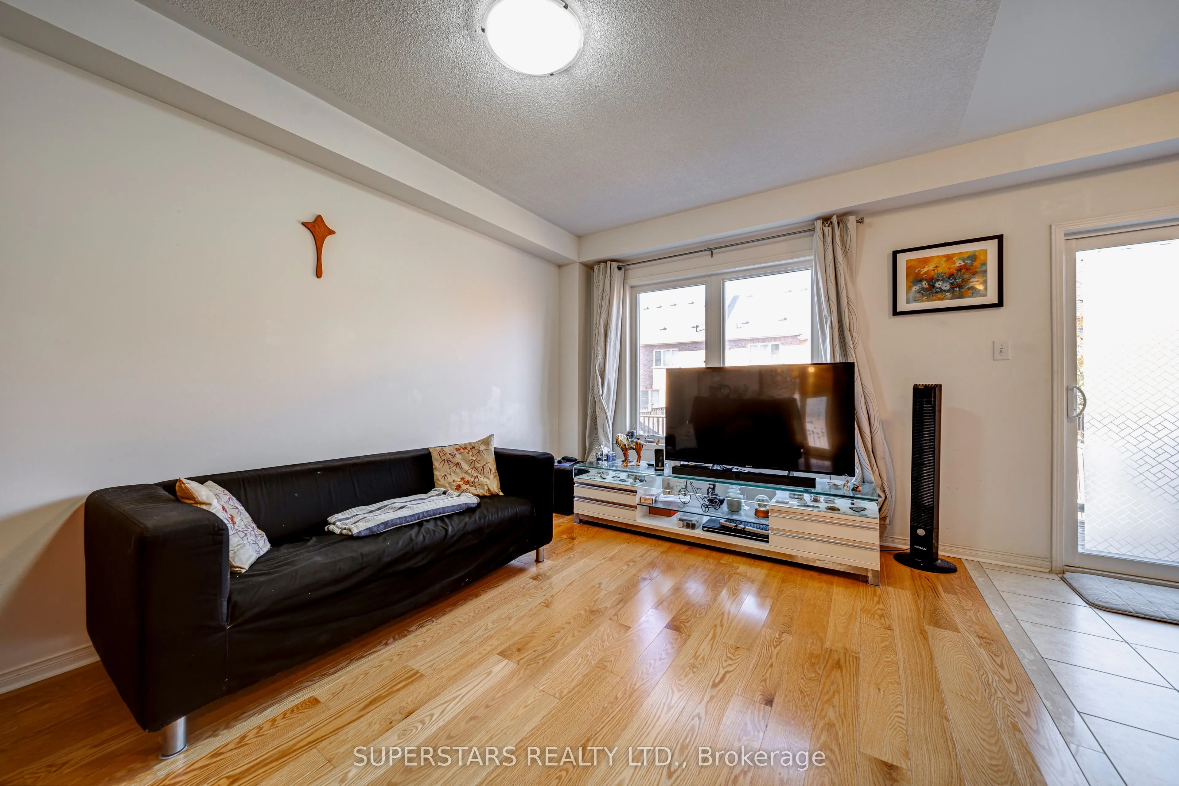 13 Eastwind Drive