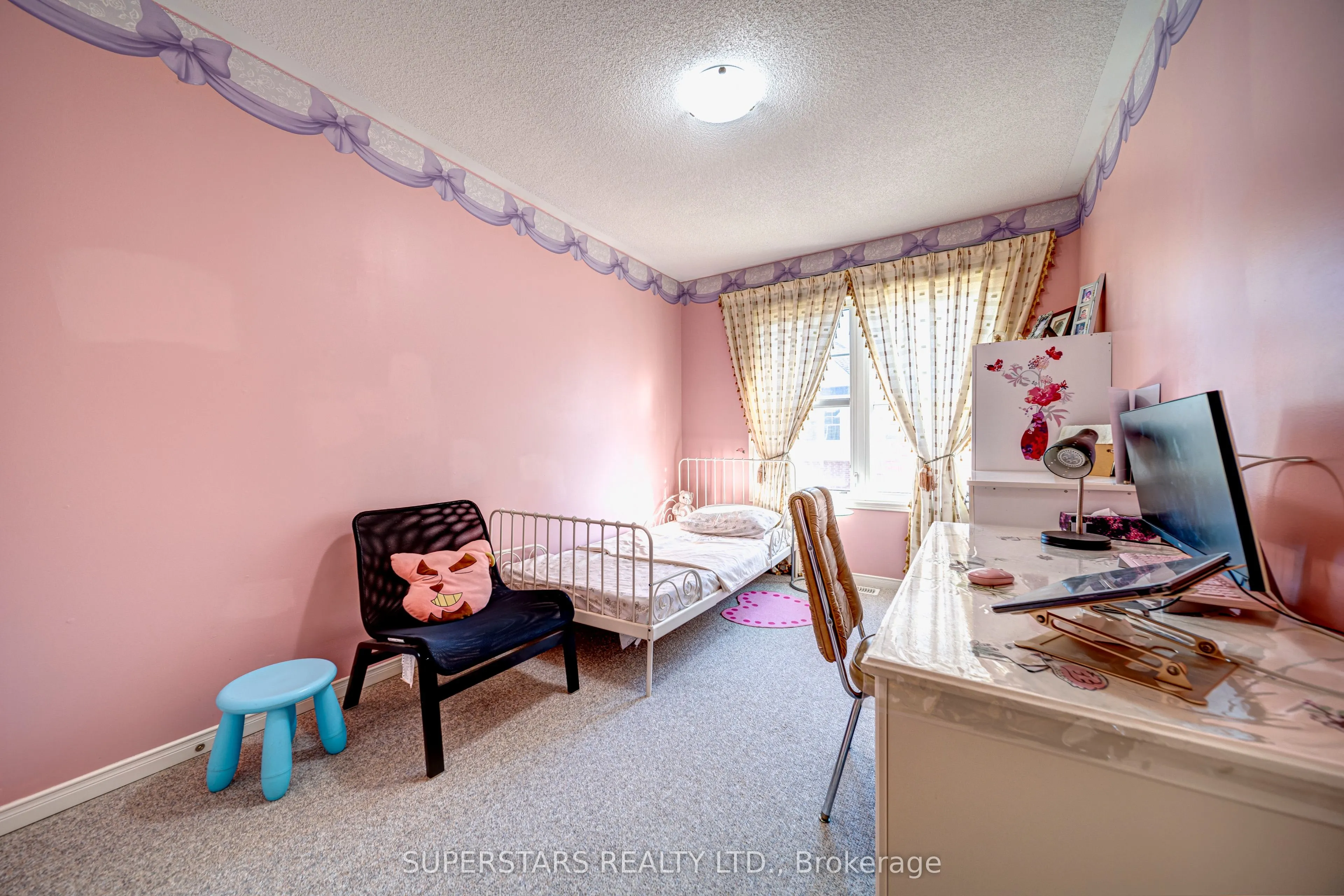 13 Eastwind Drive
