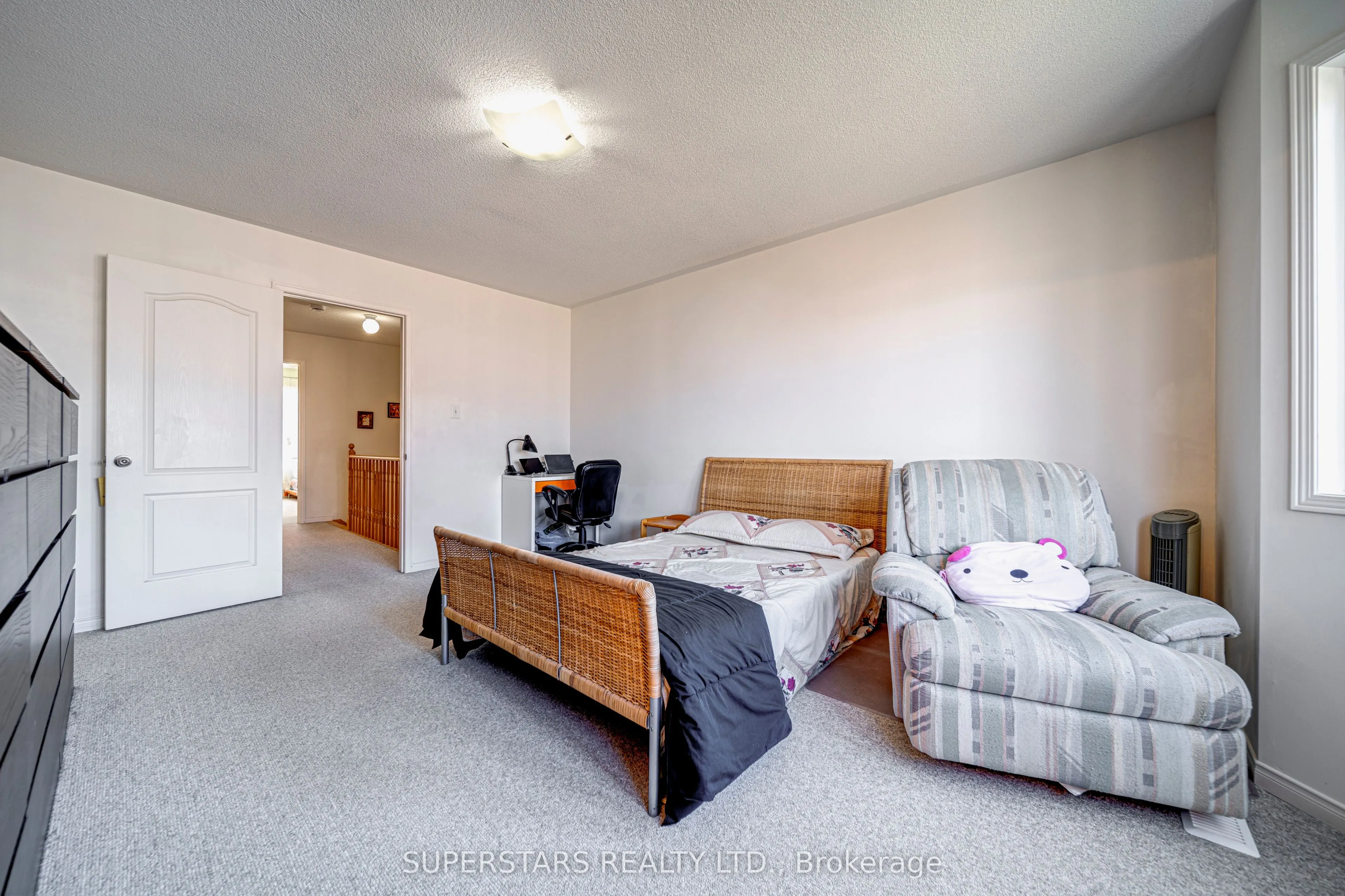 13 Eastwind Drive