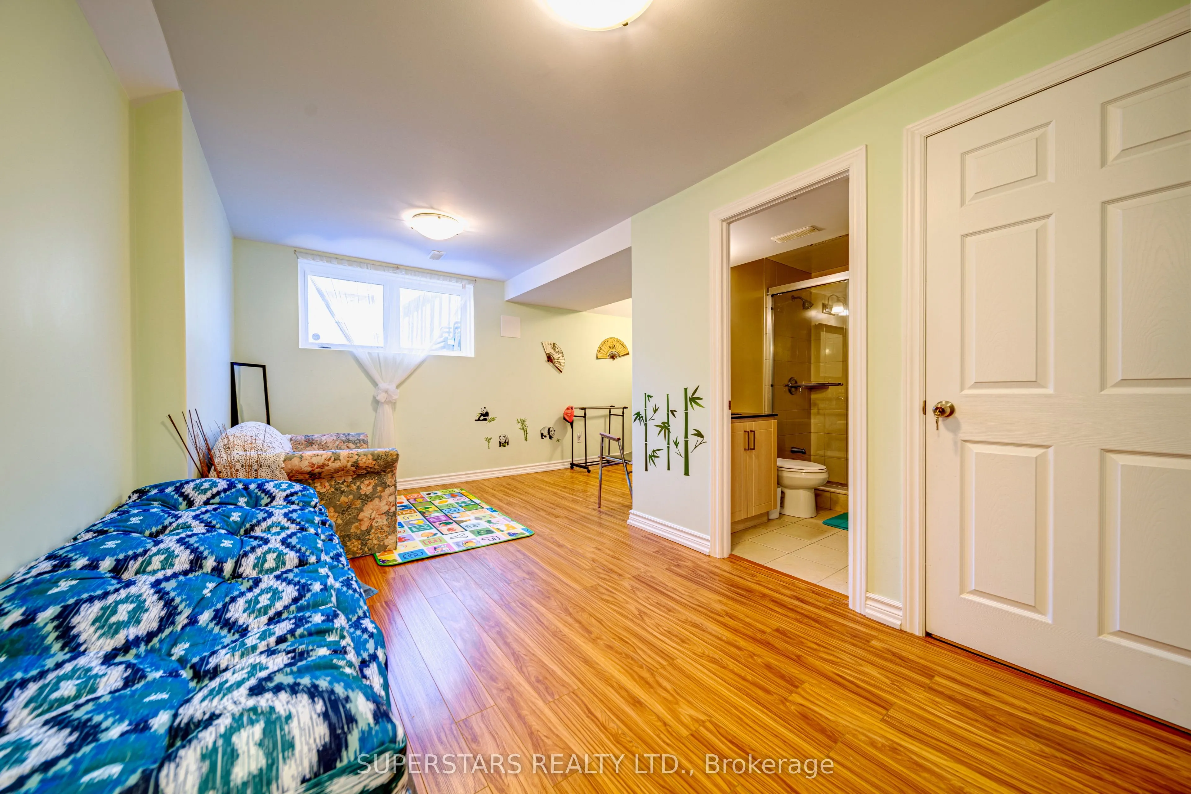 13 Eastwind Drive