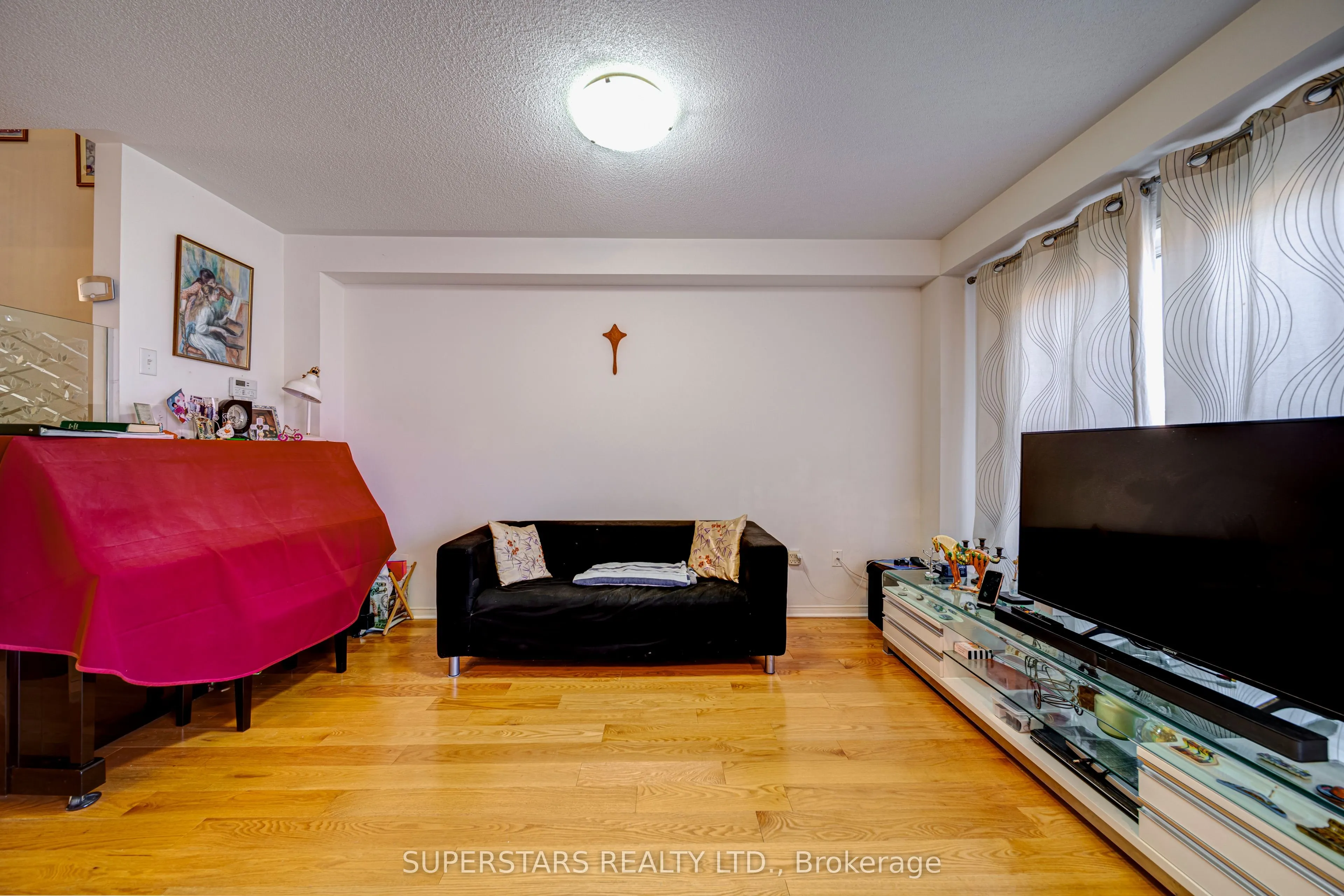 13 Eastwind Drive